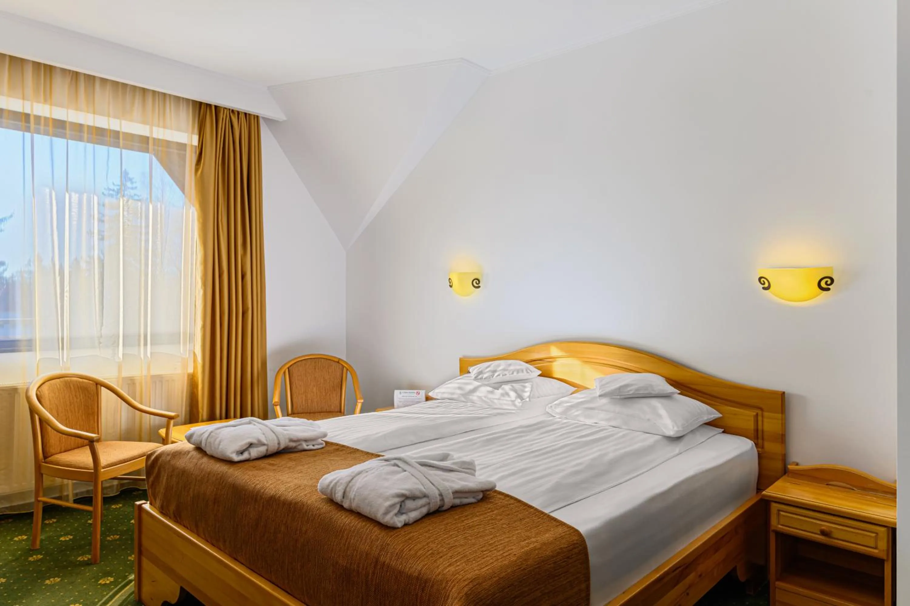 Bed in Hotel Casa Viorel jacuzzi & saunas