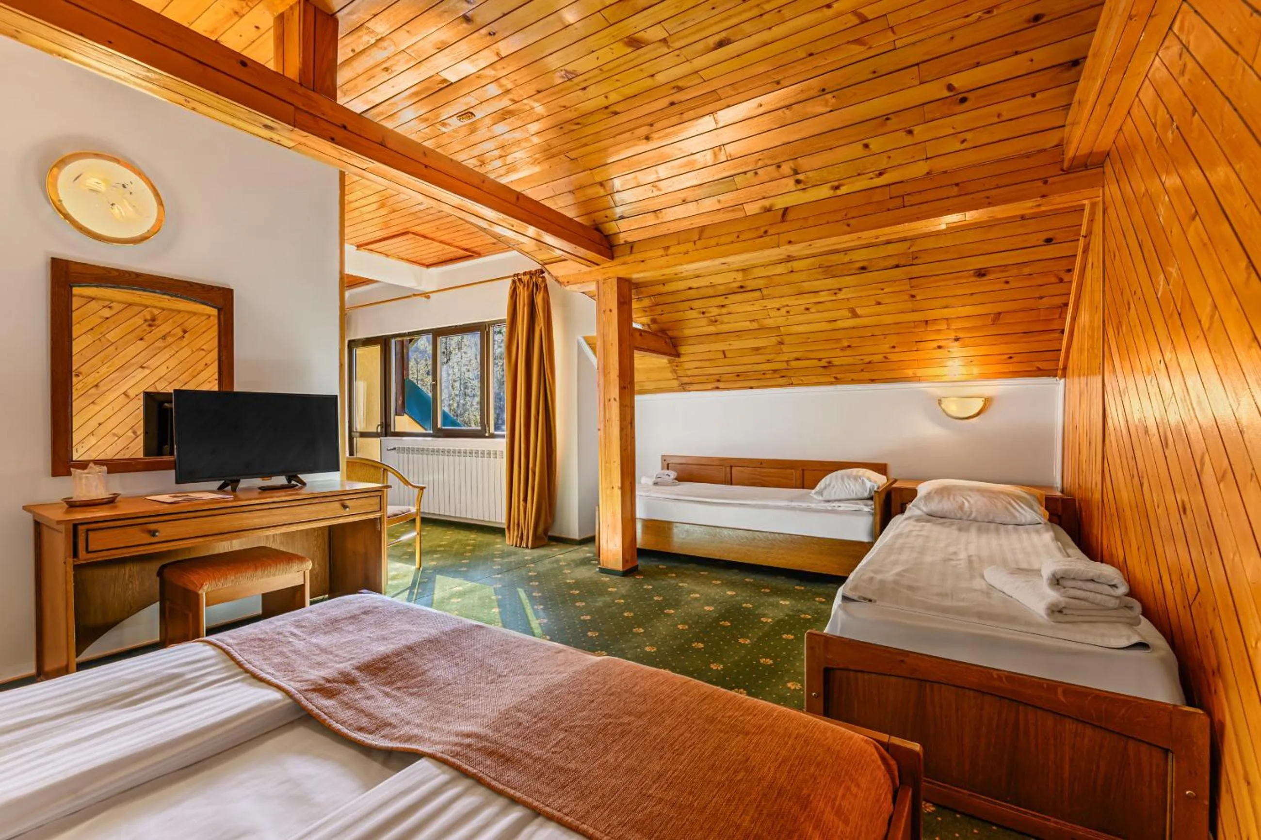 Communal lounge/ TV room, Bed in Hotel Casa Viorel jacuzzi & saunas