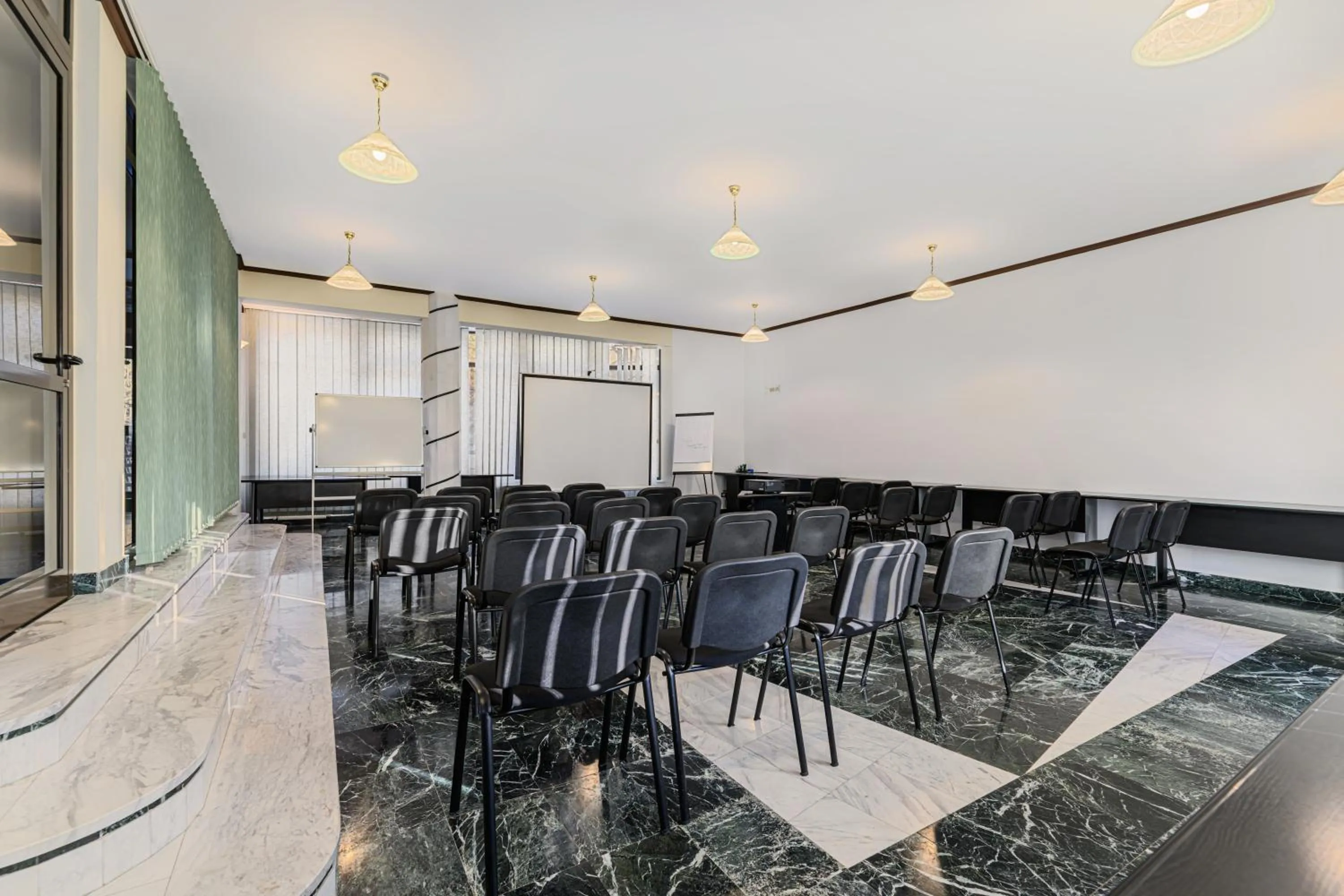 Meeting/conference room in Hotel Casa Viorel jacuzzi & saunas