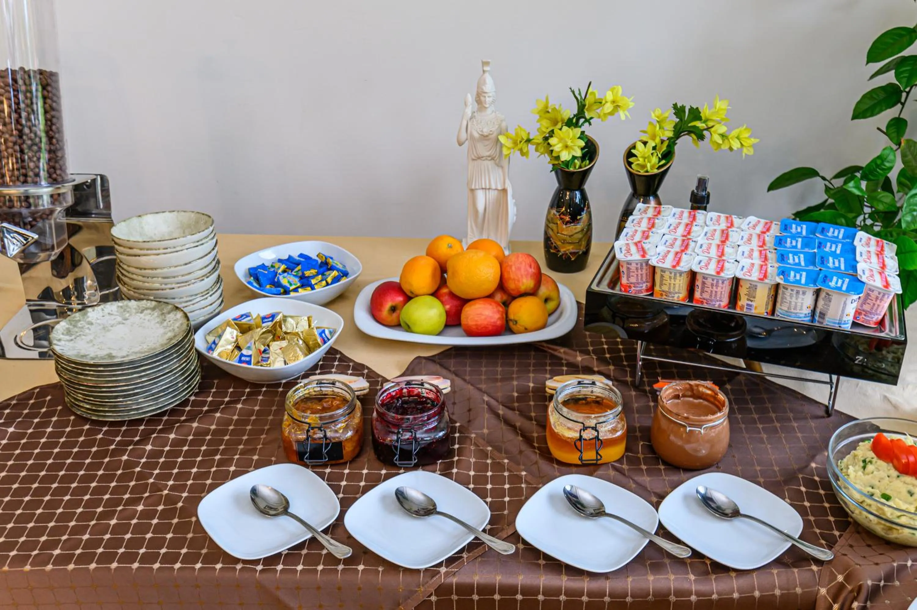 Breakfast in Hotel Casa Viorel jacuzzi & saunas