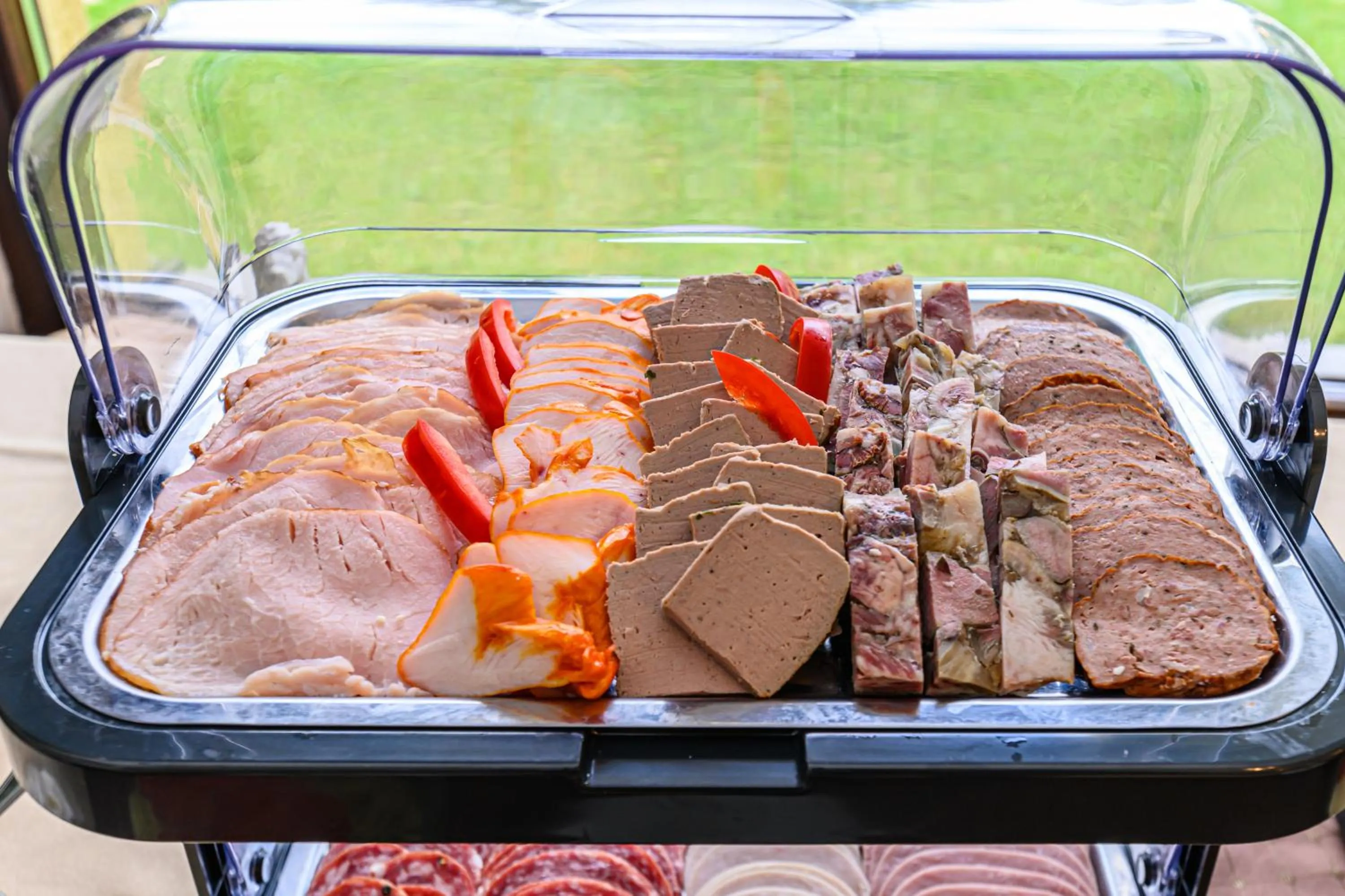 Food and drinks in Hotel Casa Viorel jacuzzi & saunas