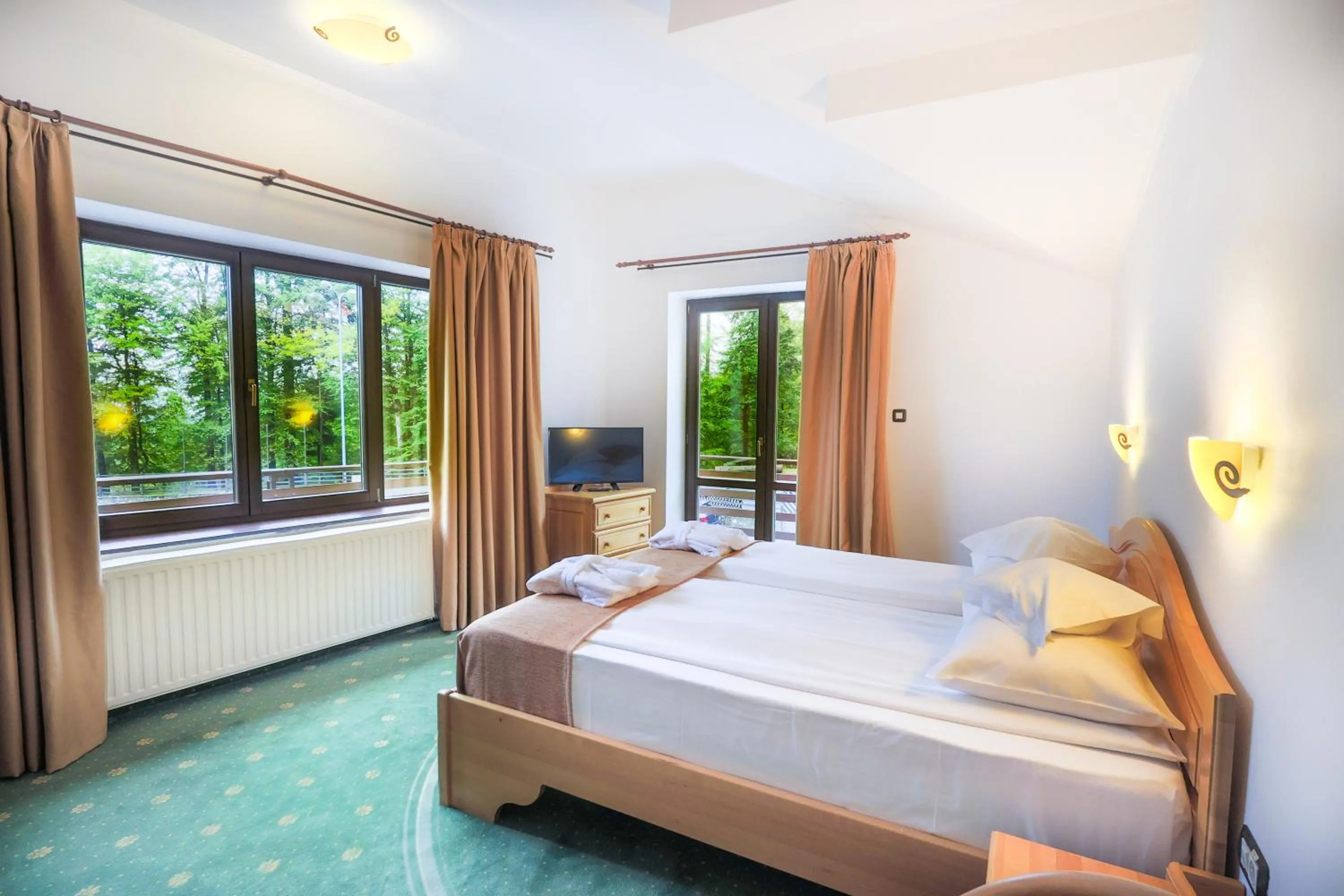 Bed in Hotel Casa Viorel jacuzzi & saunas