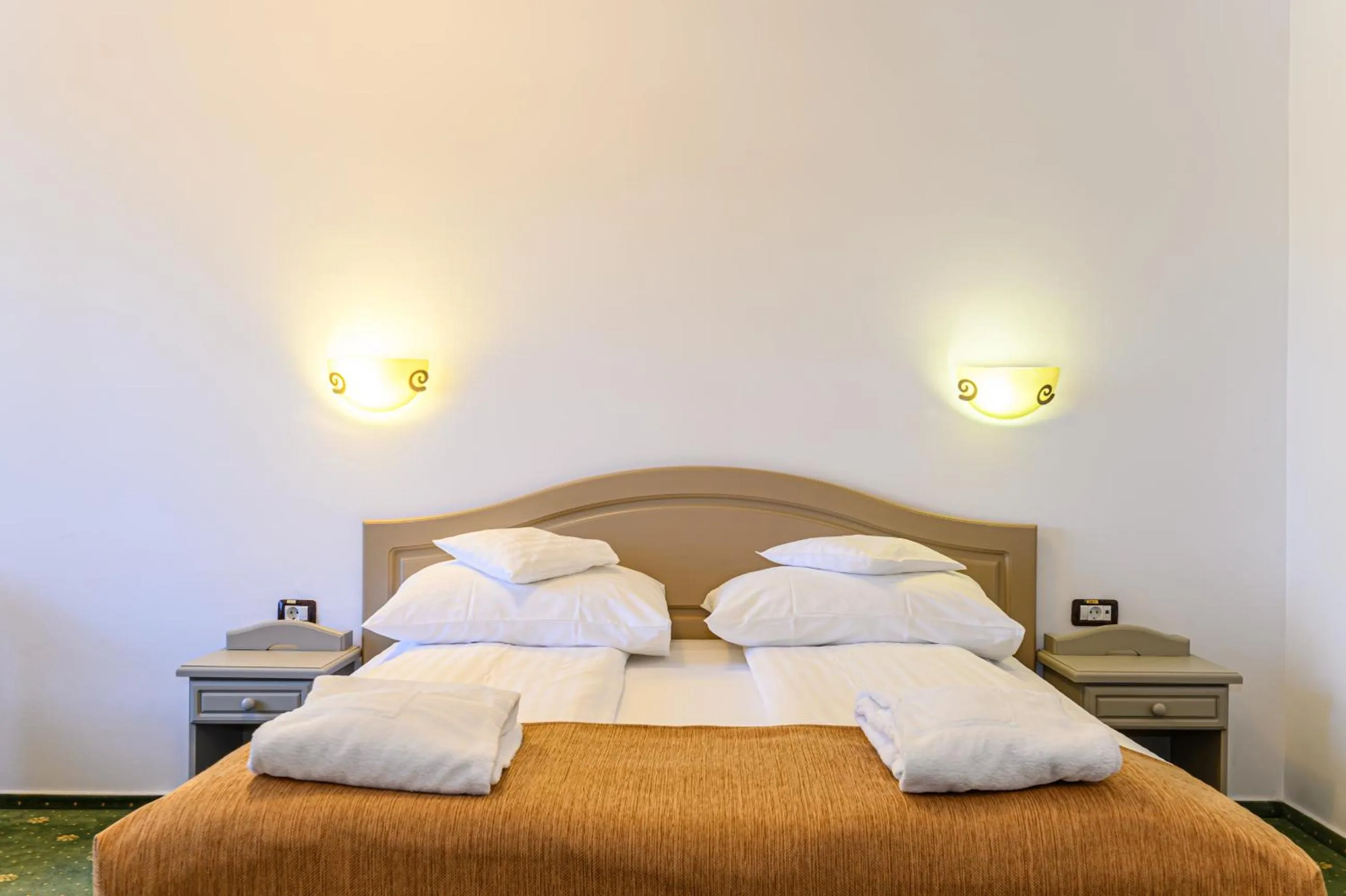 Bed in Hotel Casa Viorel jacuzzi & saunas