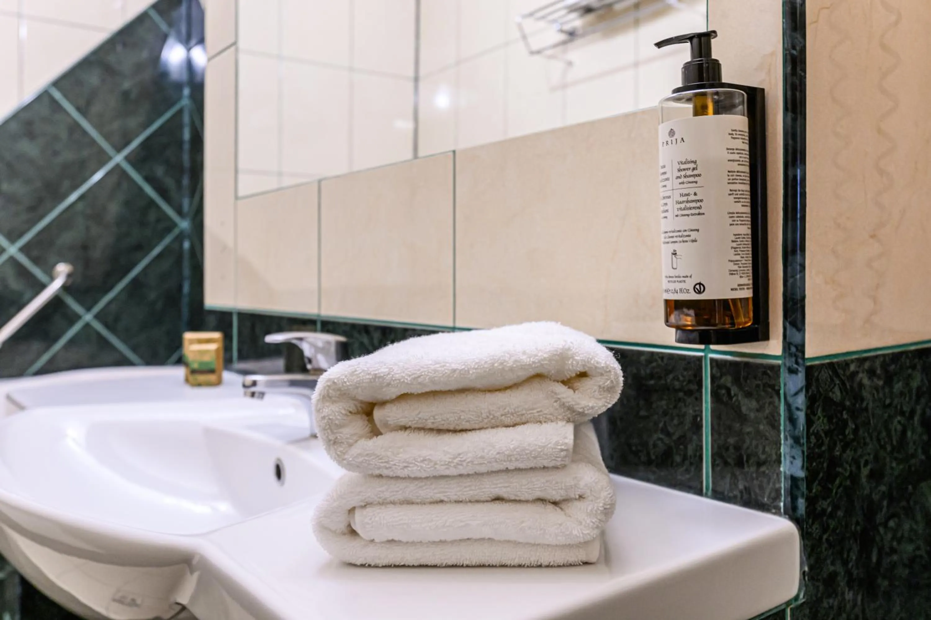 Bathroom in Hotel Casa Viorel jacuzzi & saunas