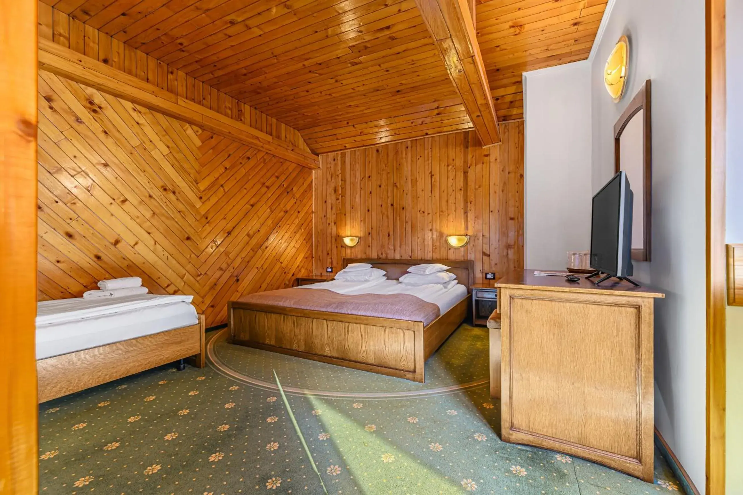 Family Room with Balcony in Hotel Casa Viorel jacuzzi & saunas Family Room with Balcony in Hotel Casa Viorel jacuzzi & saunas