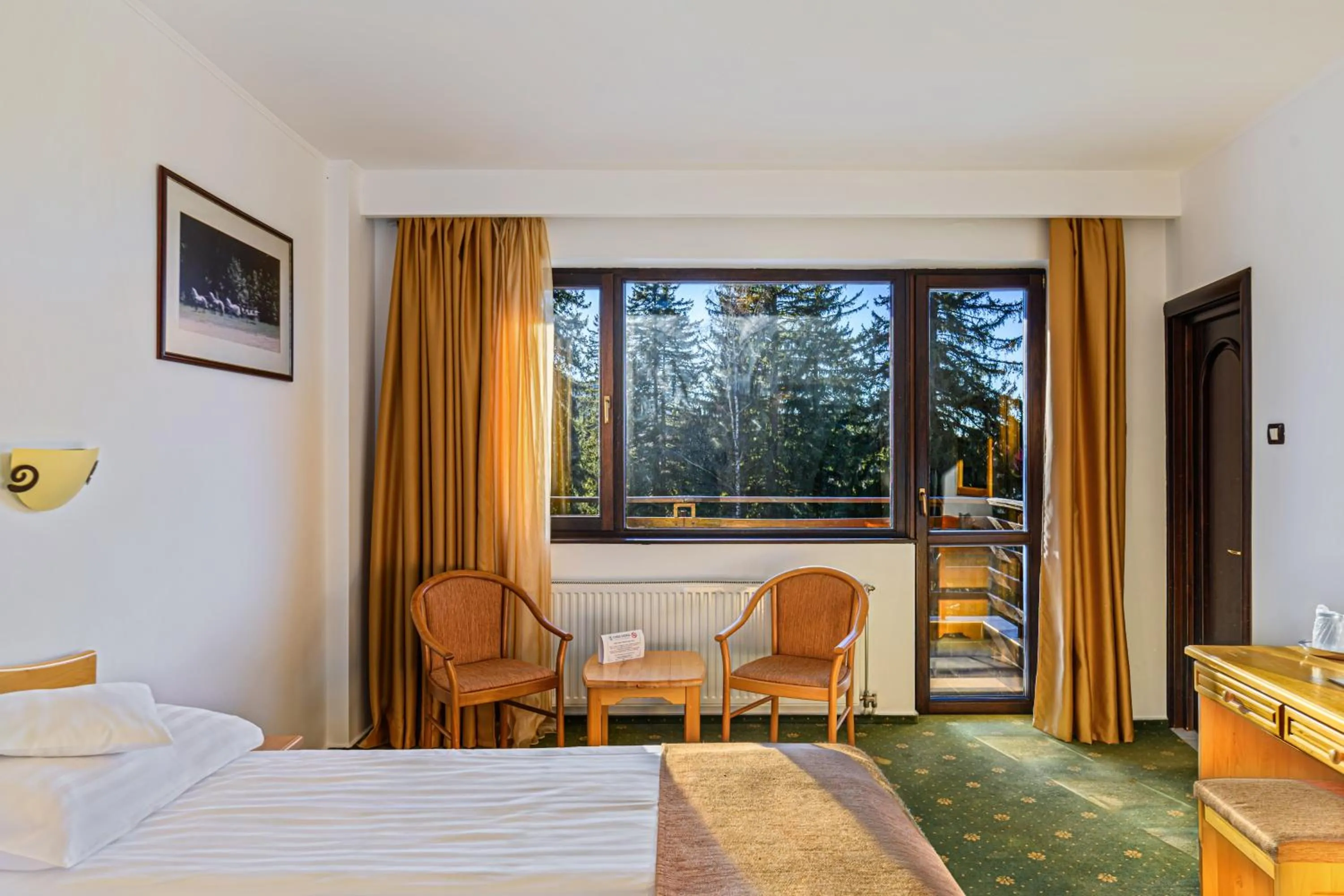 View (from property/room), Bed in Hotel Casa Viorel jacuzzi & saunas