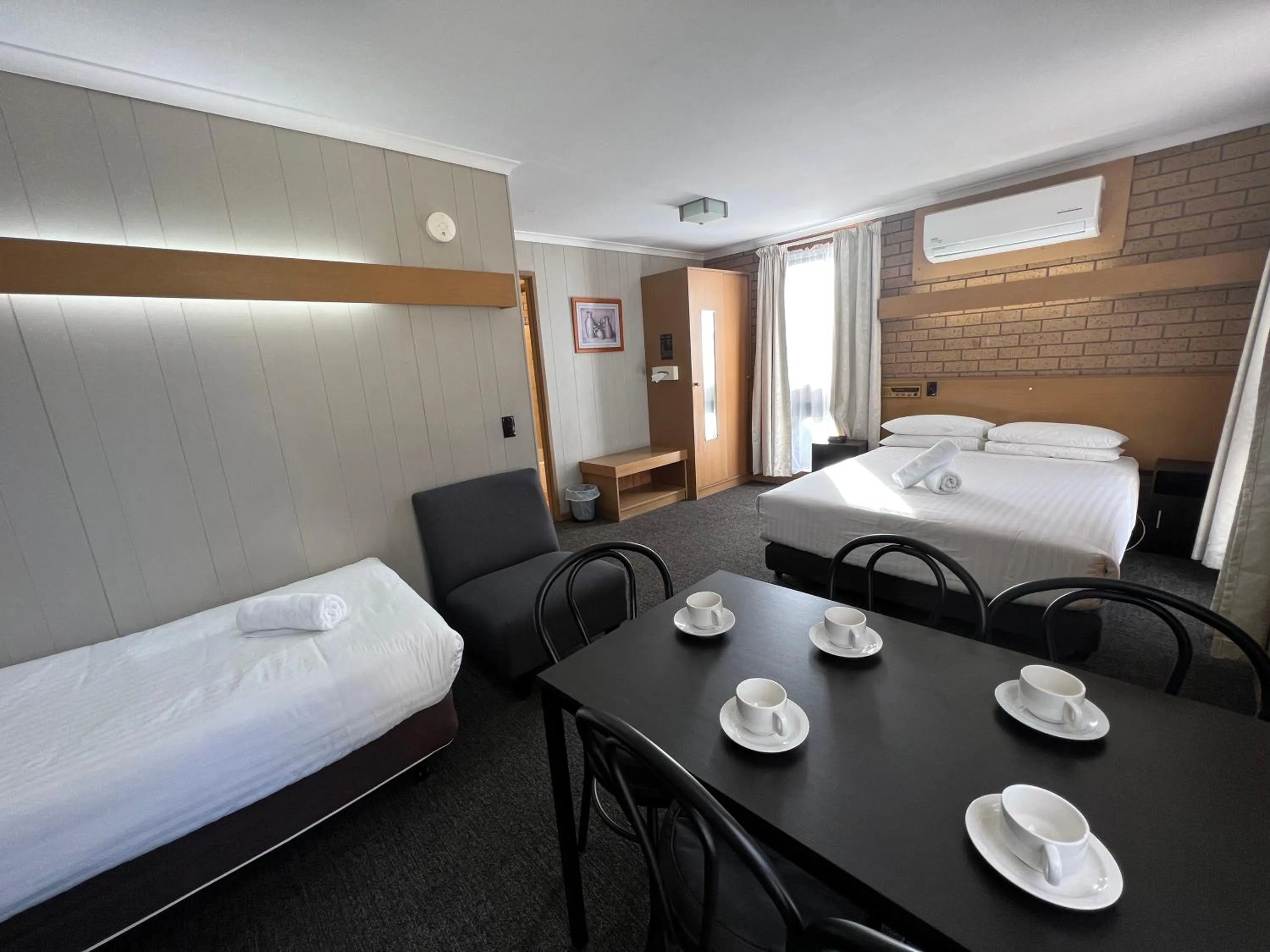 Bed in Eaglehawk Motel Bendigo