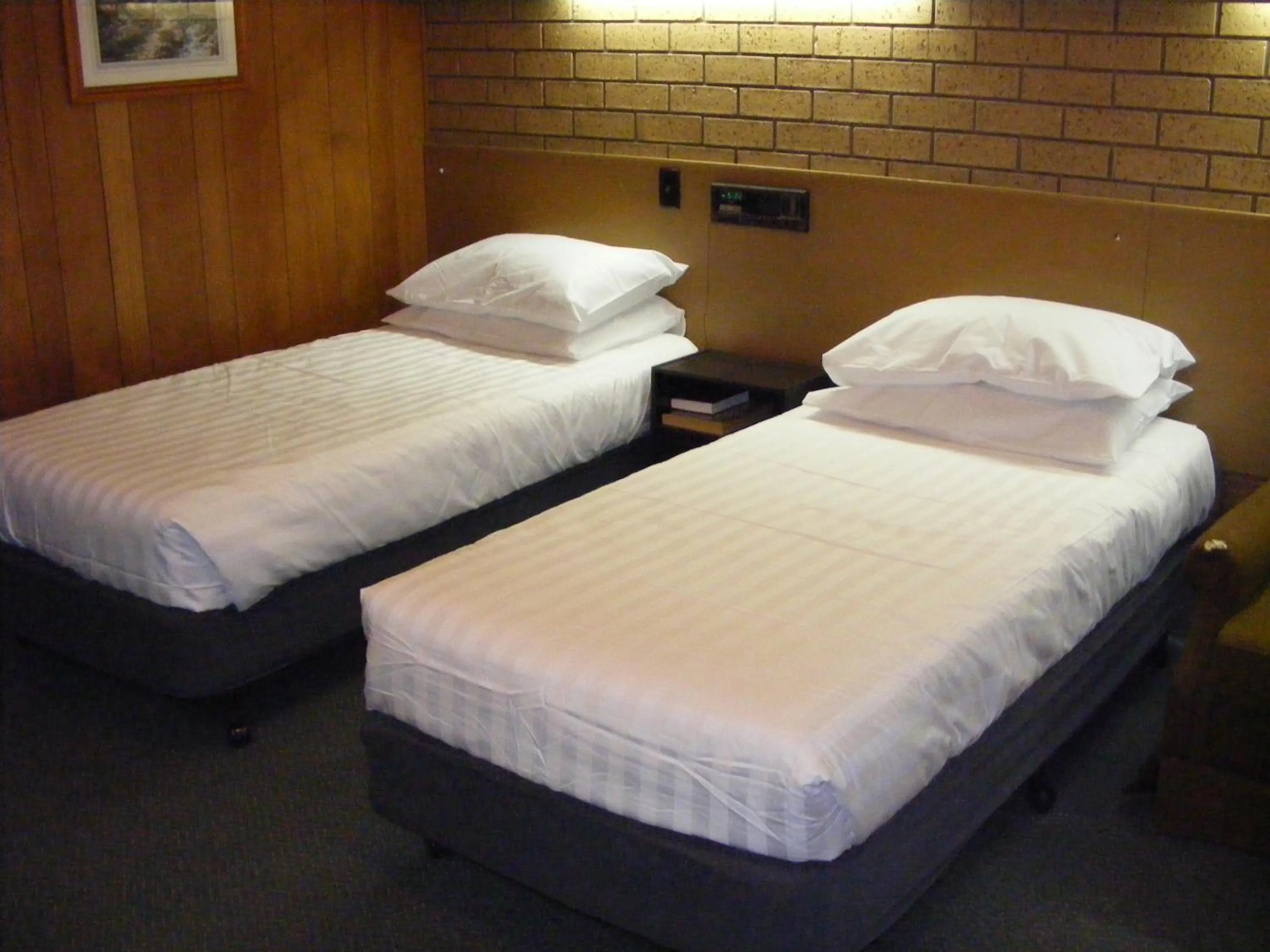 Bed in Eaglehawk Motel Bendigo