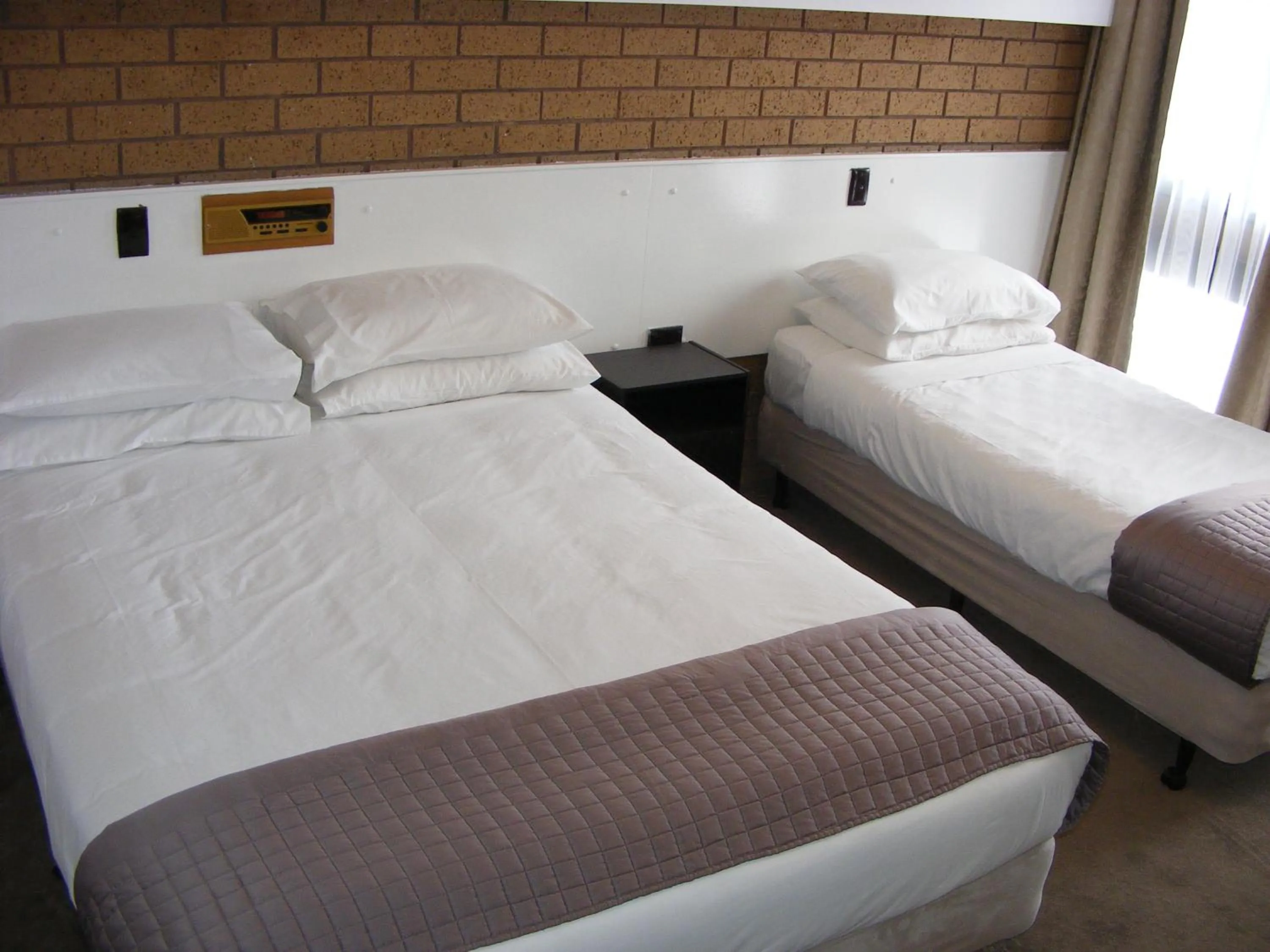 Bed in Eaglehawk Motel Bendigo
