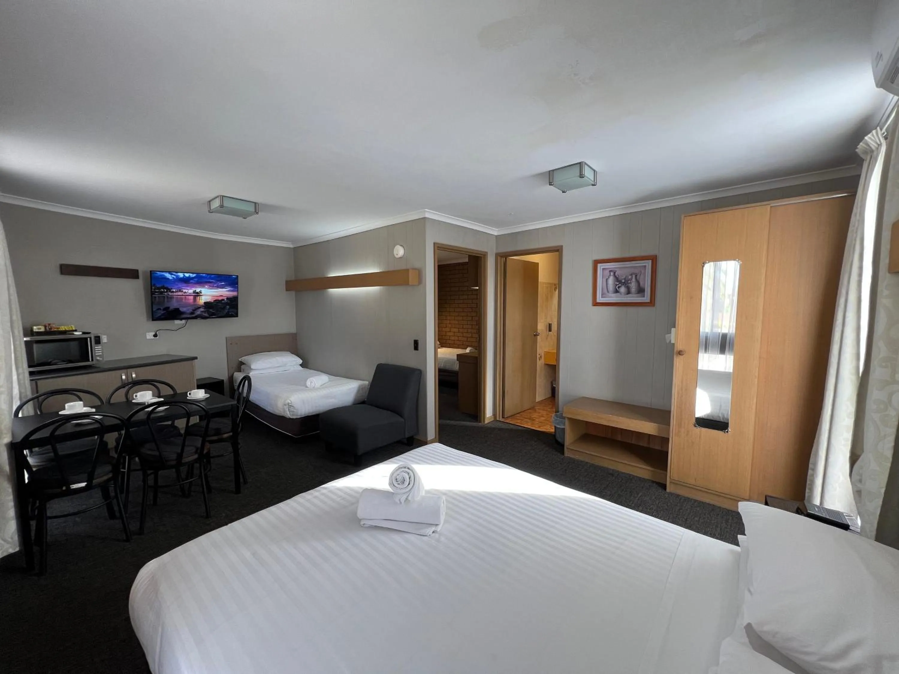 Bed in Eaglehawk Motel Bendigo