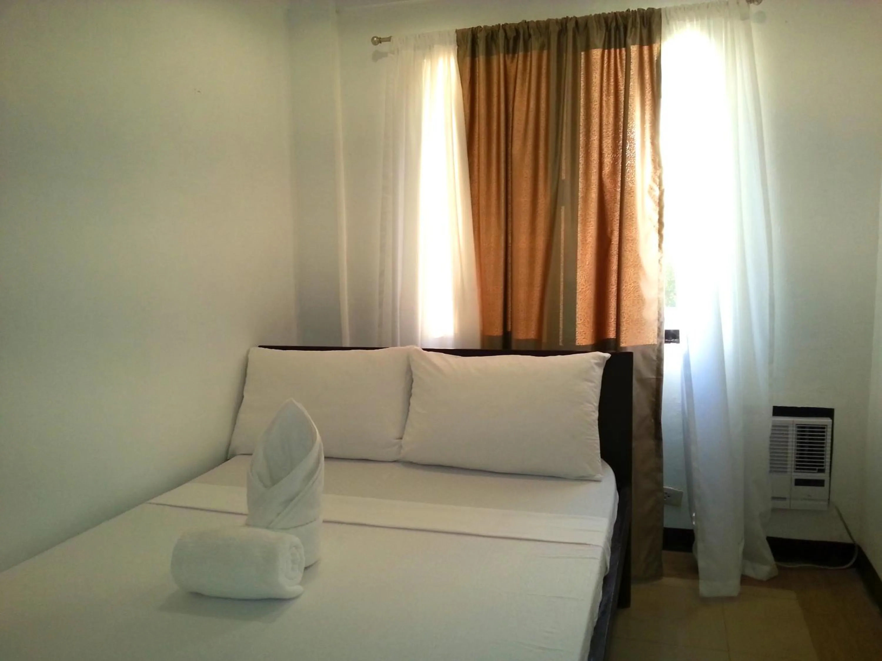 Bed in Ricardo Valley Inn