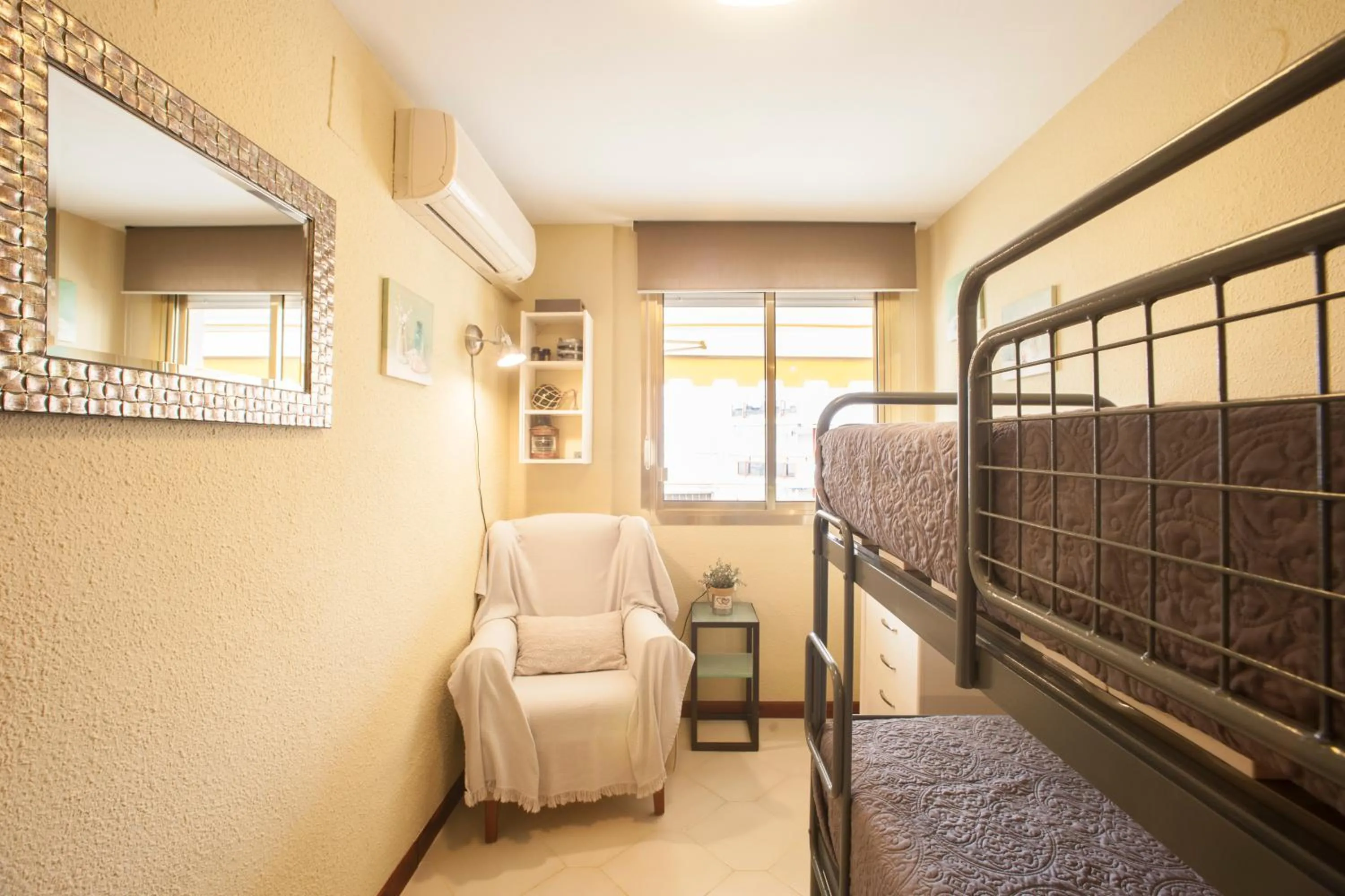 Photo of the whole room, Bed in L'Eixideta