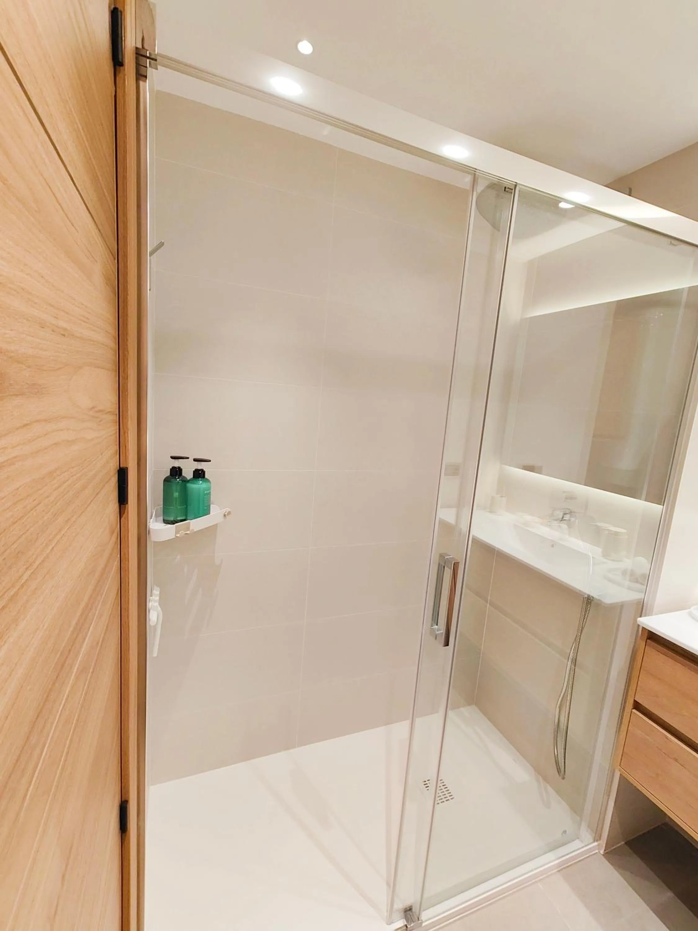 Shower in L'Eixideta