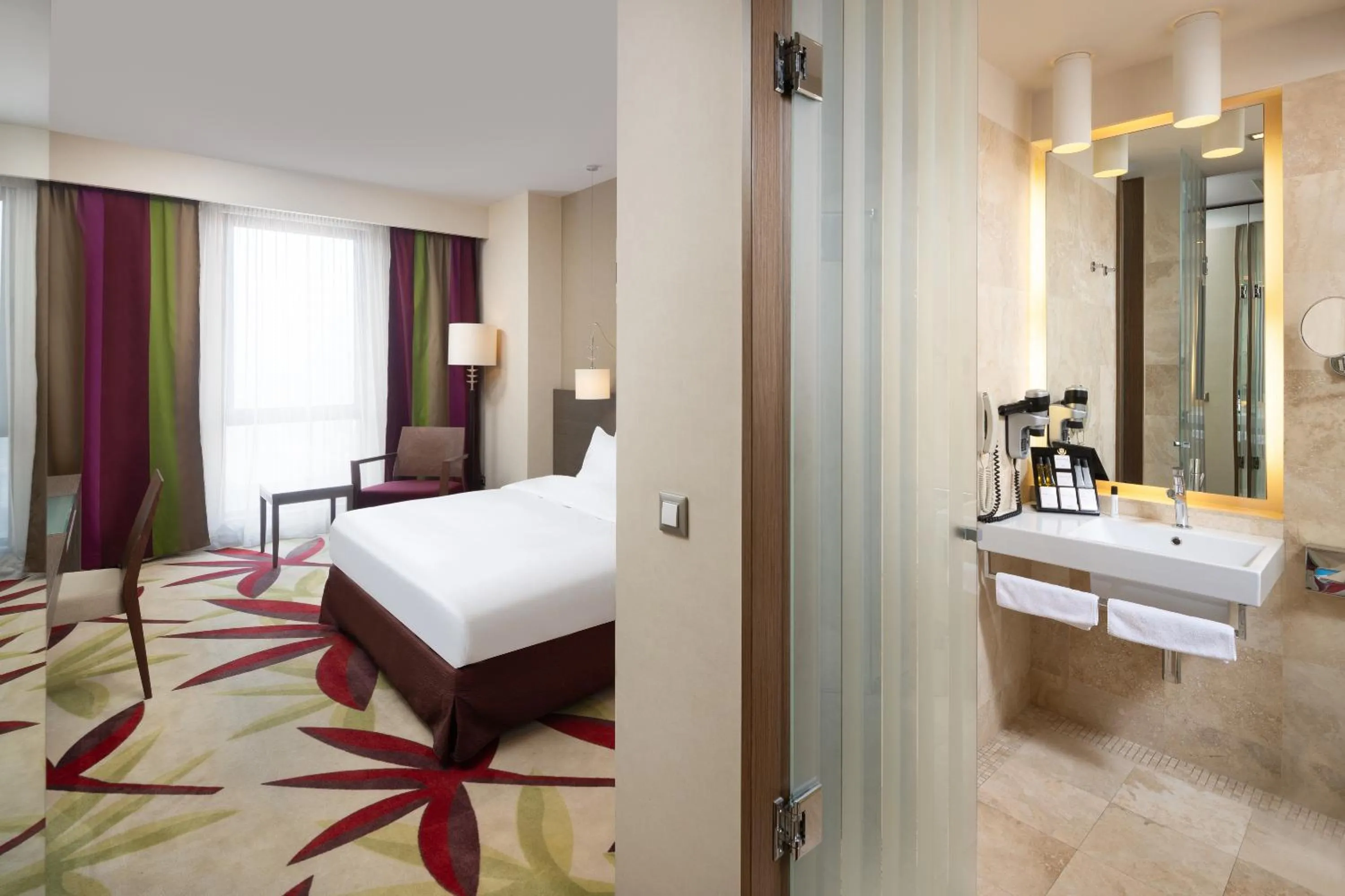 Bathroom, Bed in Golden Tulip Ana Dome Hotel