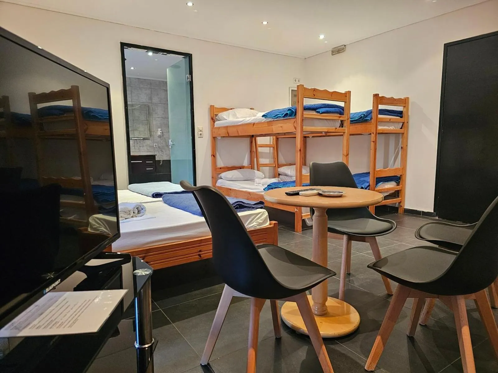 Bedroom, Bed in Feevos