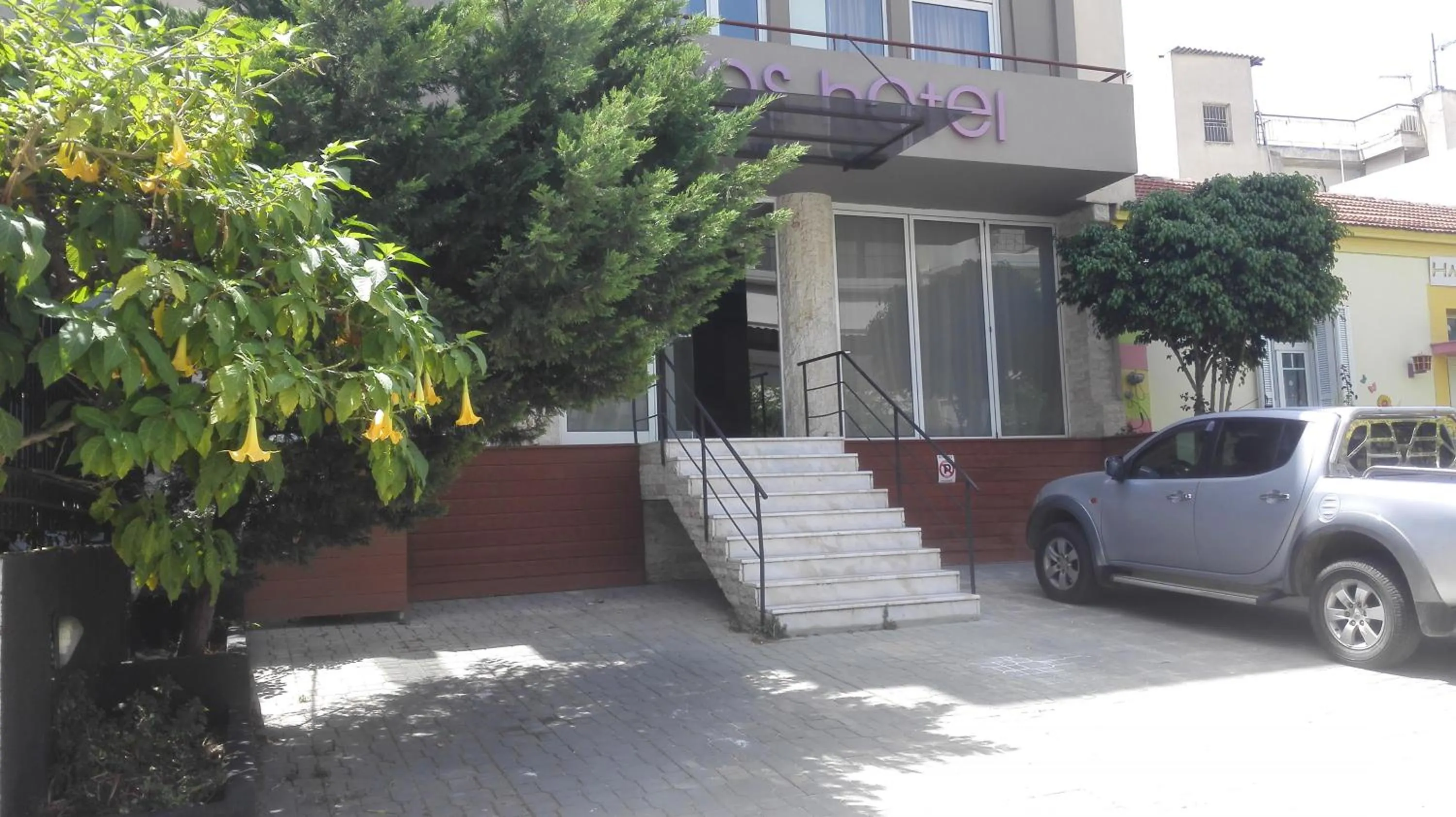 Property building in Feevos