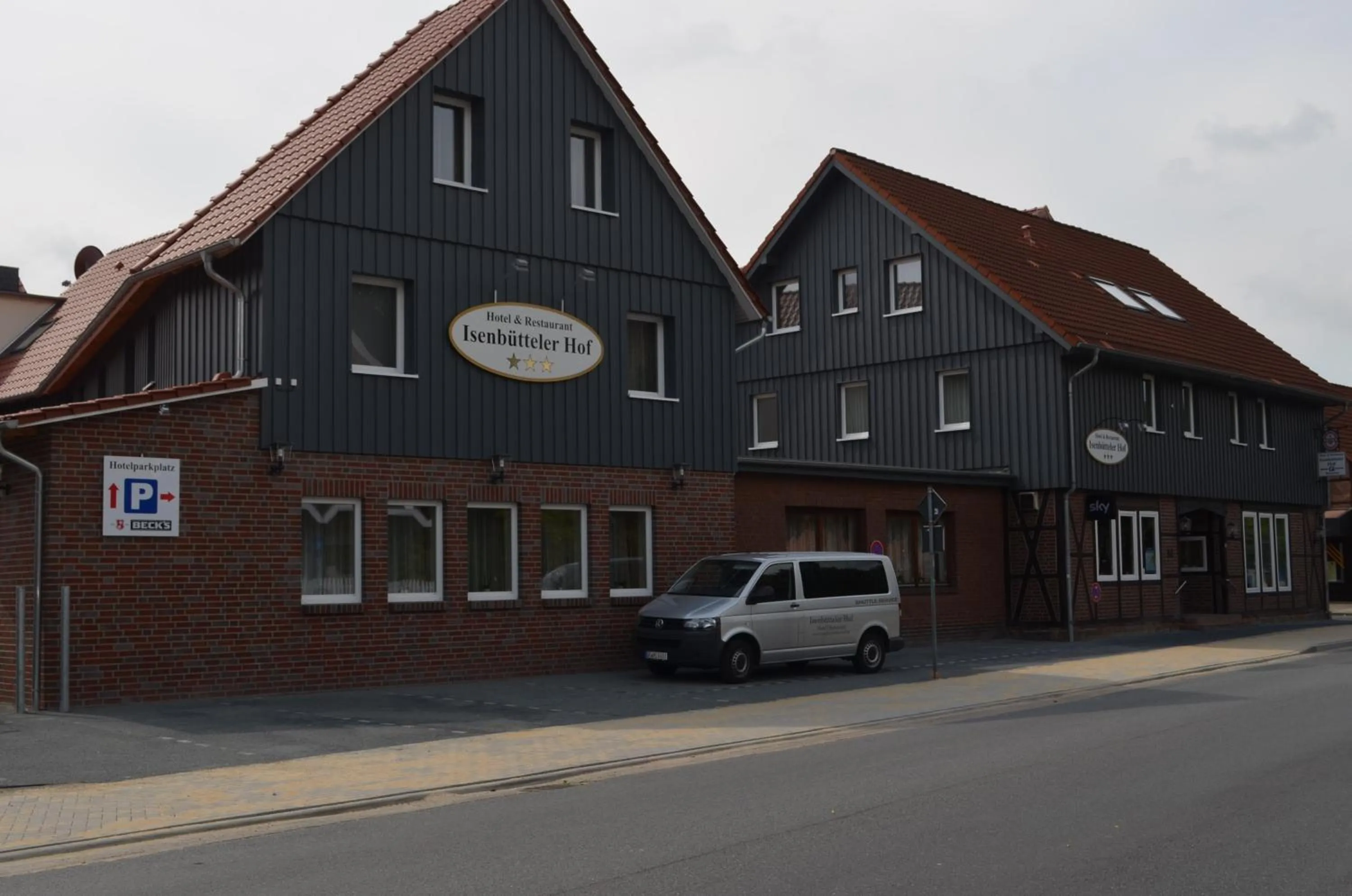 Facade/entrance in Hotel Isenbütteler Hof