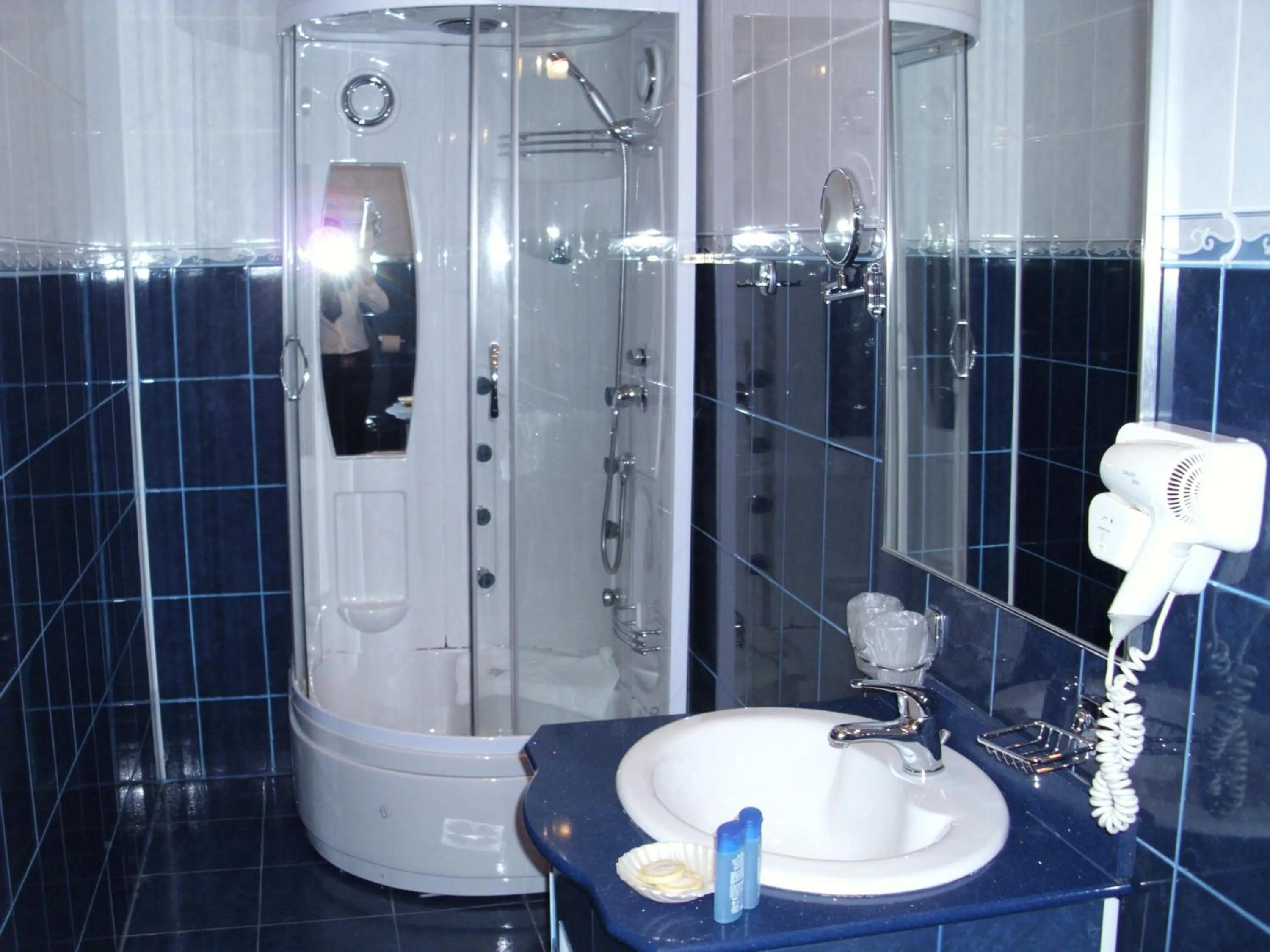 Shower in Hotel Piemonte