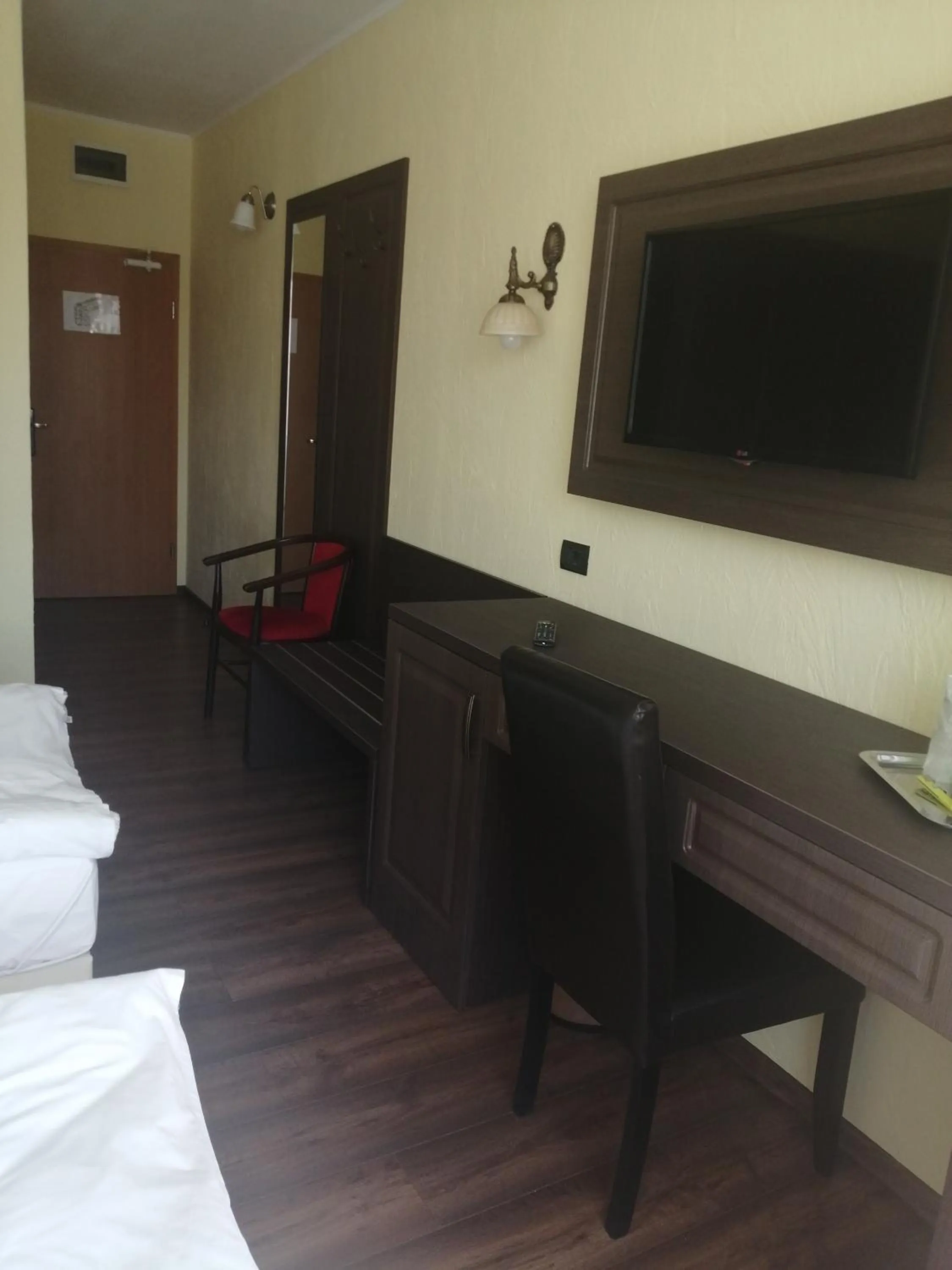 hair dresser, Bed in Hotel Piemonte