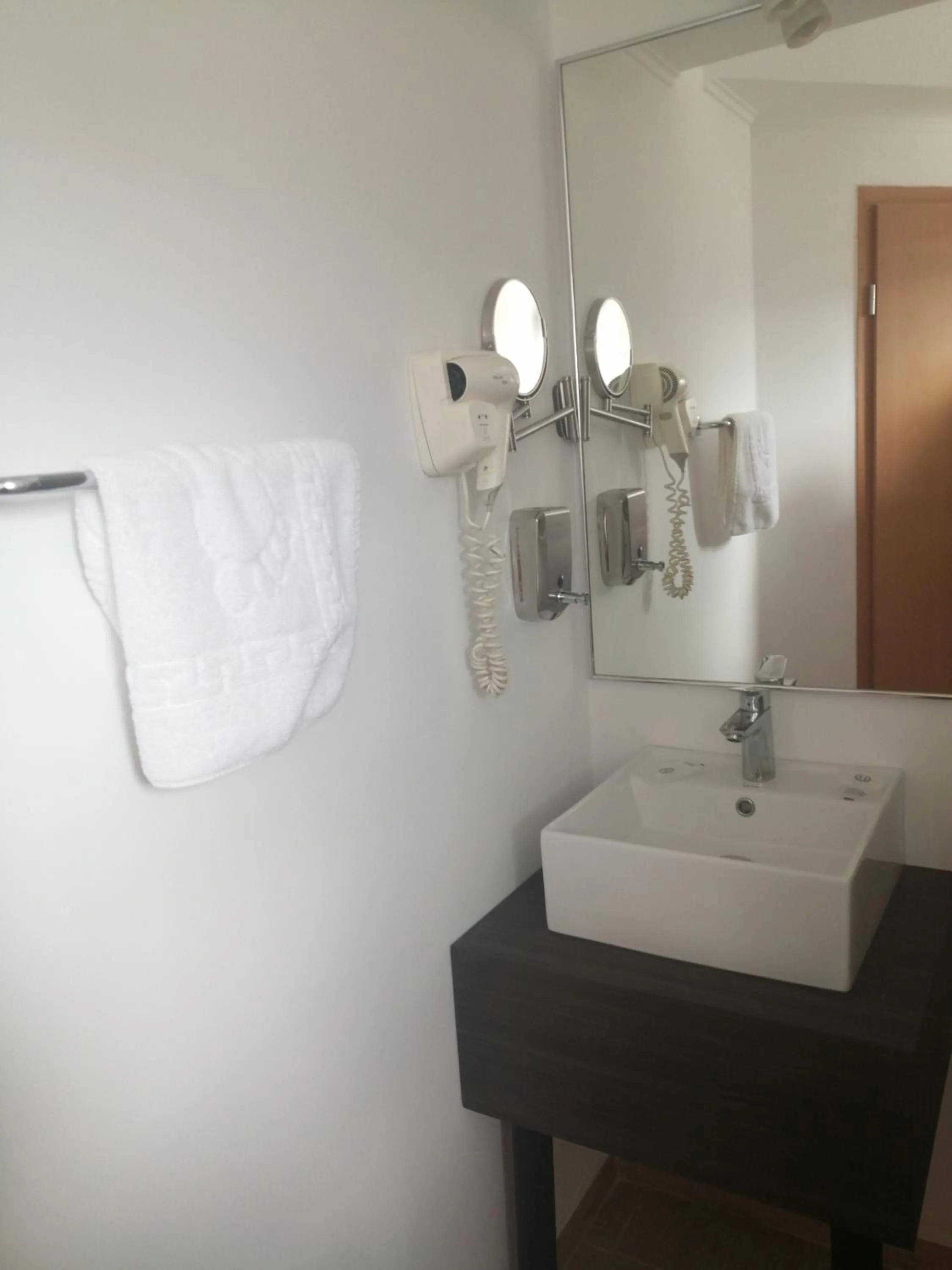 Bathroom in Hotel Piemonte