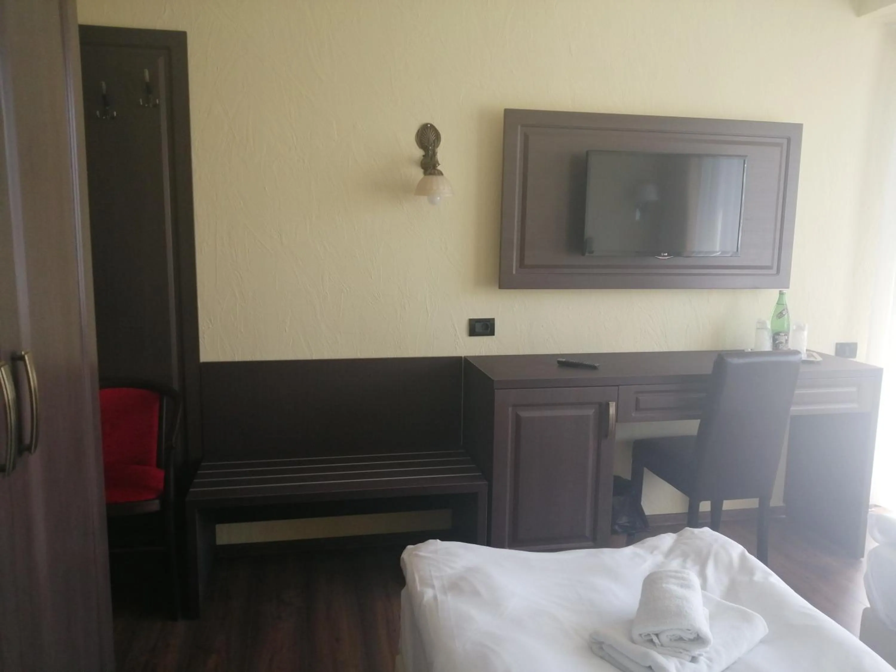 hair dresser, Bed in Hotel Piemonte