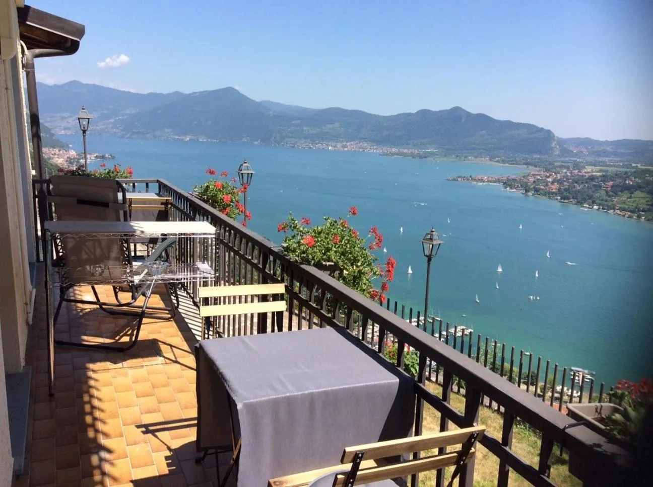 Lake view in B&B La Forcella