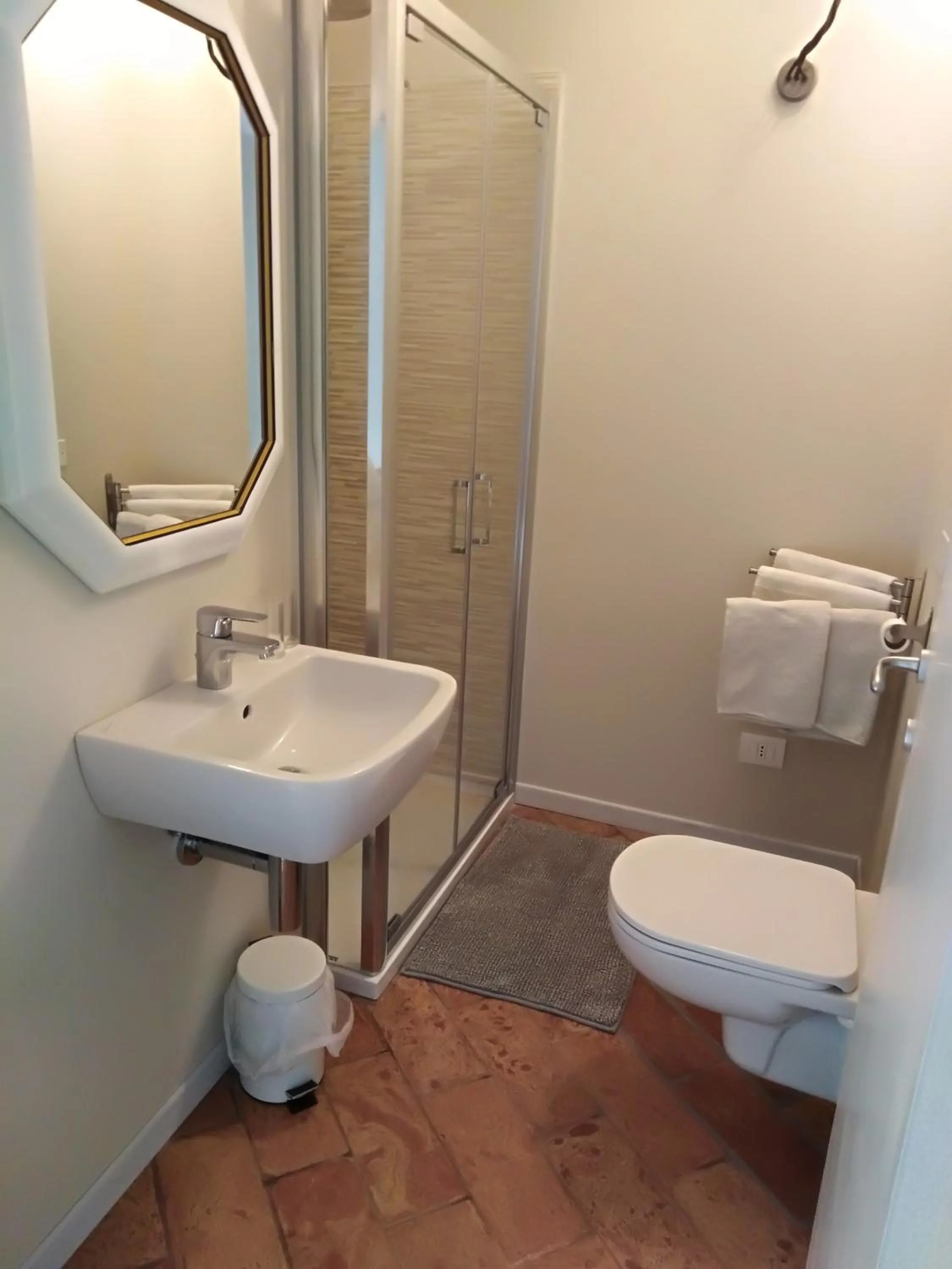 Shower in B&B La Forcella