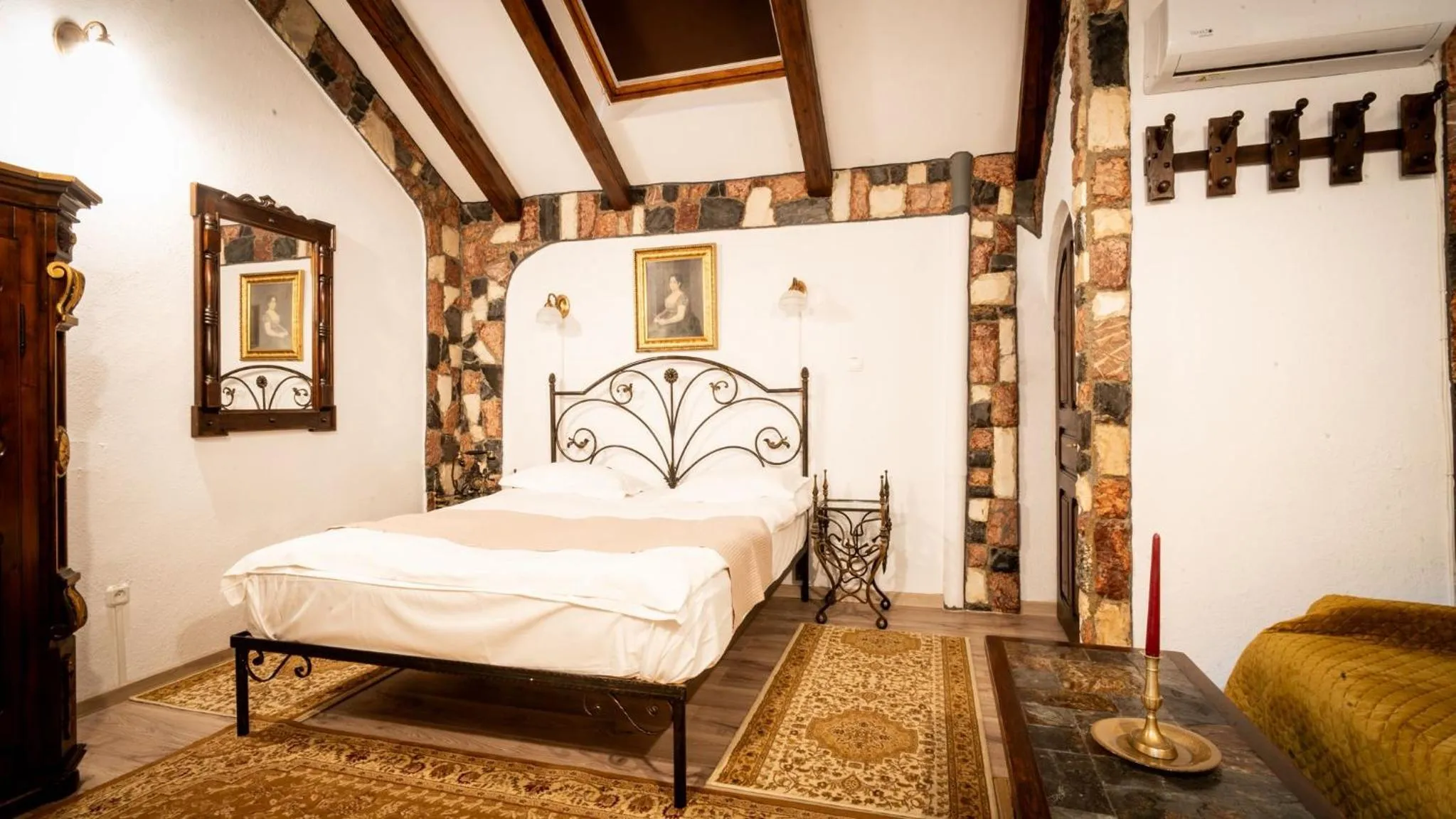 Bed in Hunter Prince Castle Hotel