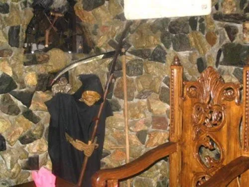 Decorative detail in Hunter Prince Castle Hotel