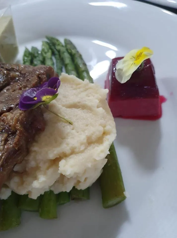 Meals in Hunter Prince Castle Hotel