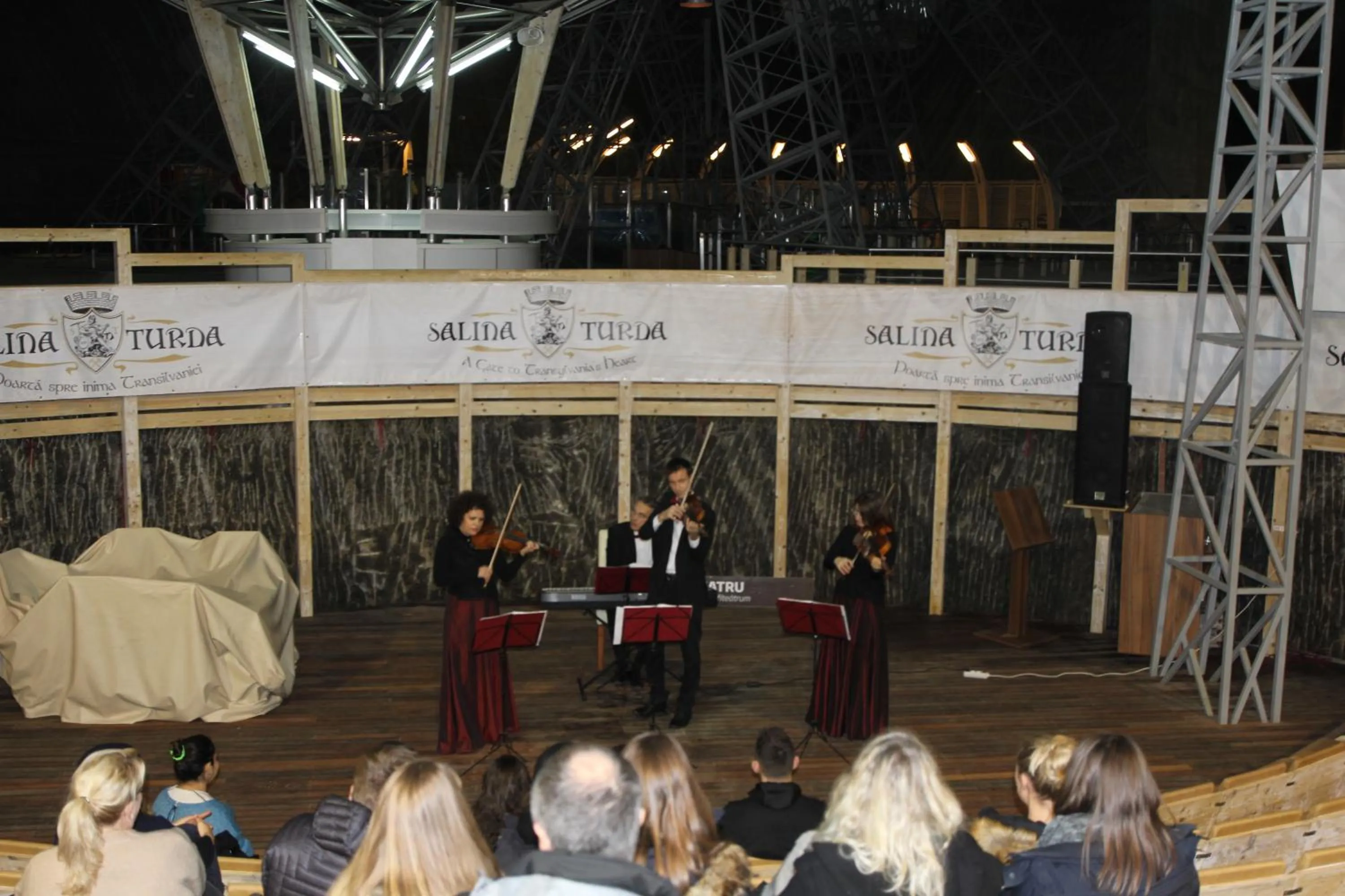 Evening entertainment in Hunter Prince Castle Hotel