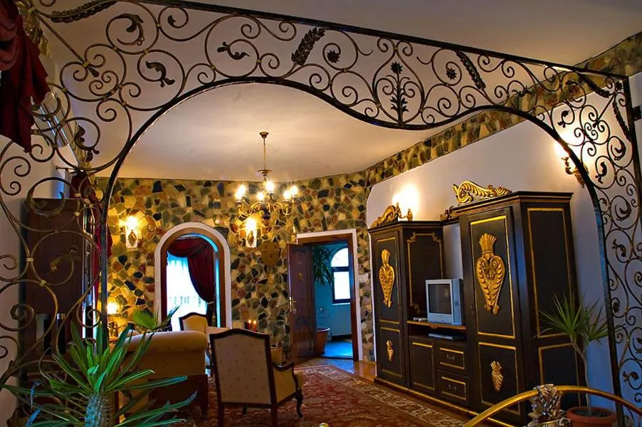 Day in Hunter Prince Castle Hotel