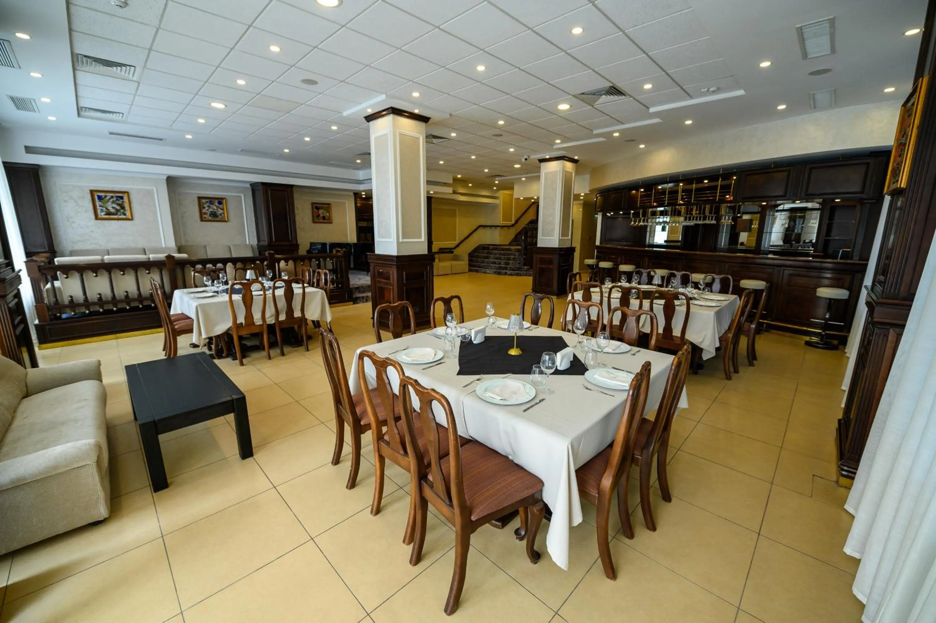 Restaurant/places to eat in Hotel Bulevard