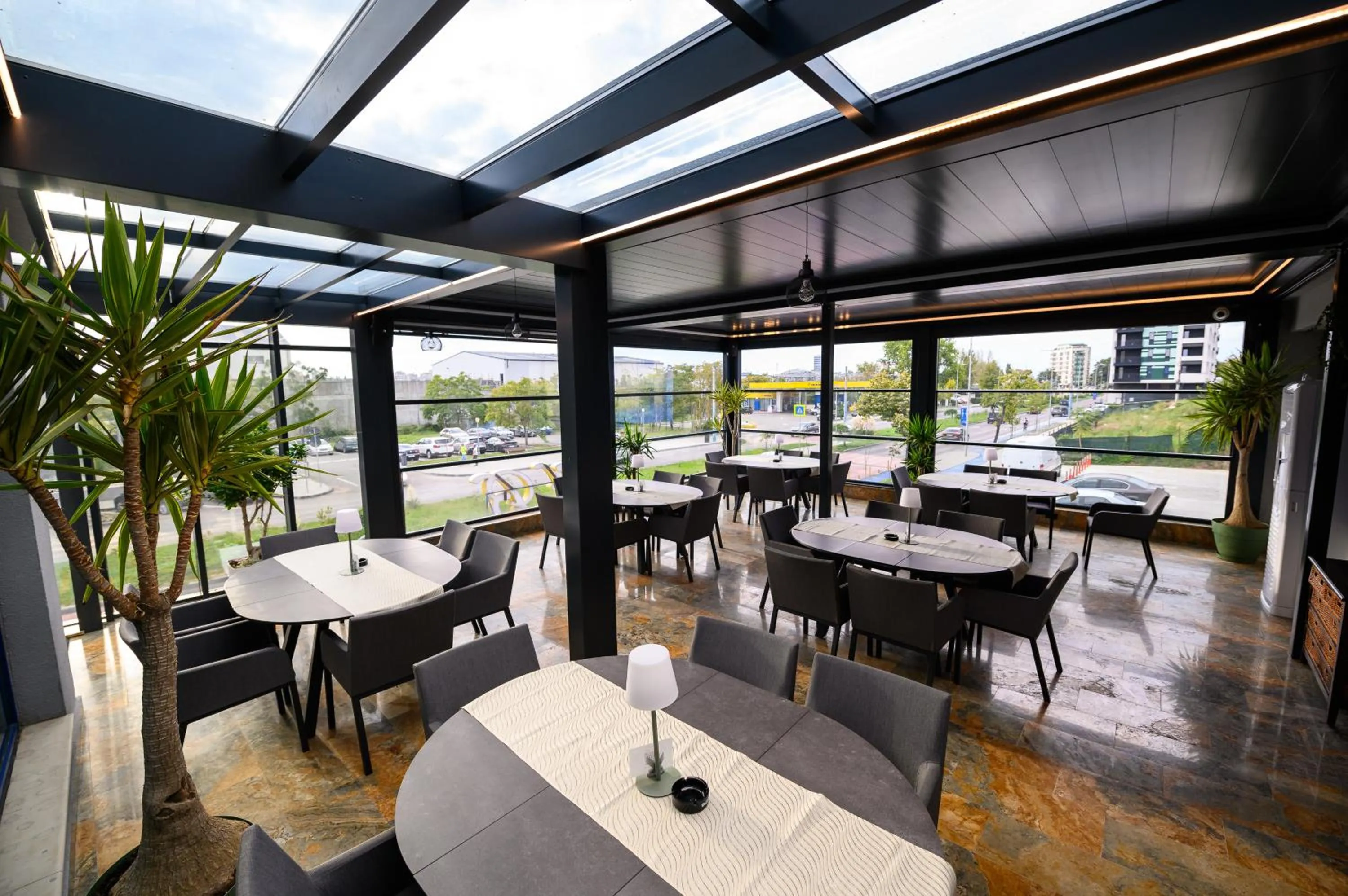 Restaurant/places to eat in Hotel Bulevard