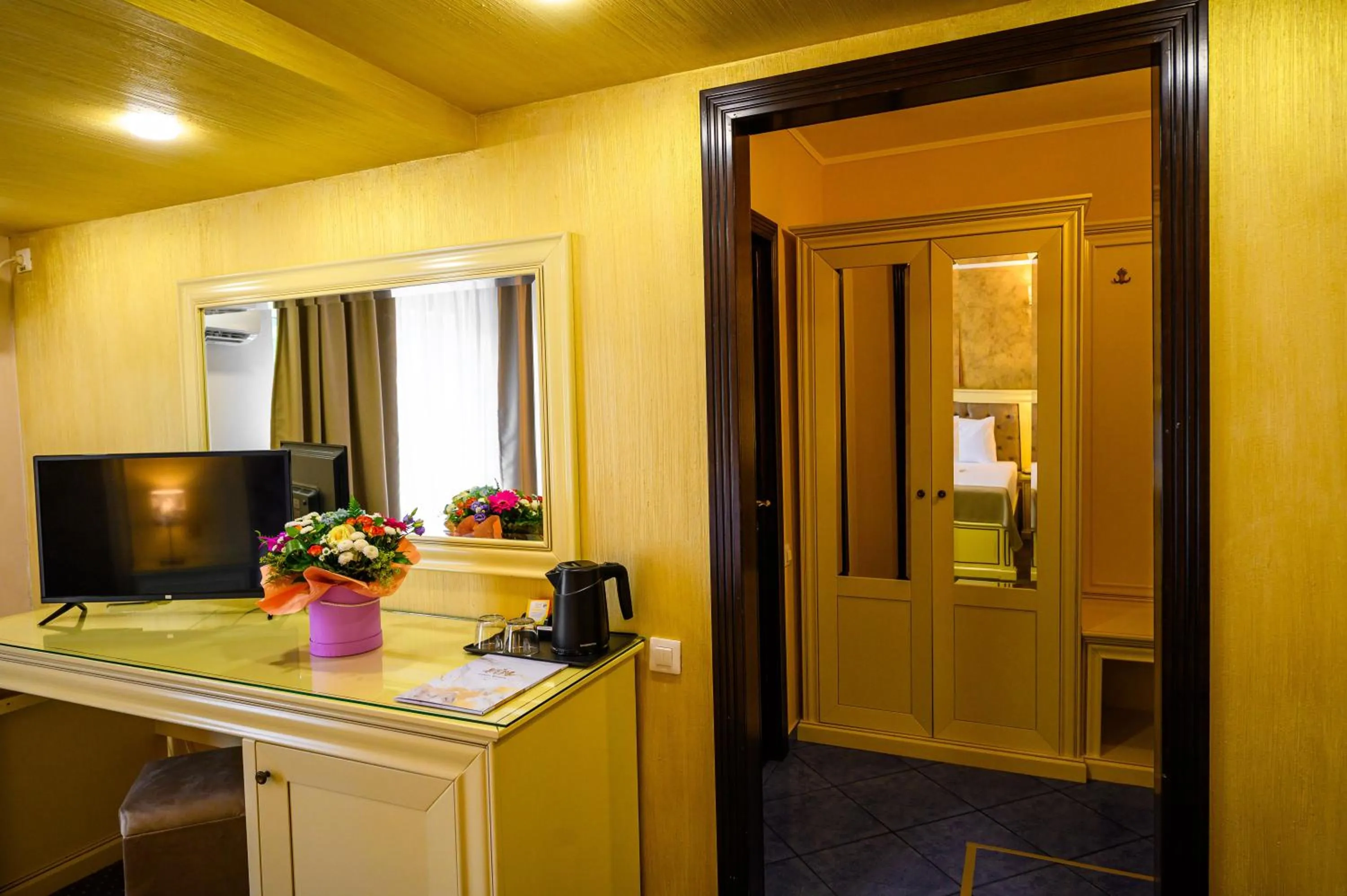 TV and multimedia in Hotel Bulevard