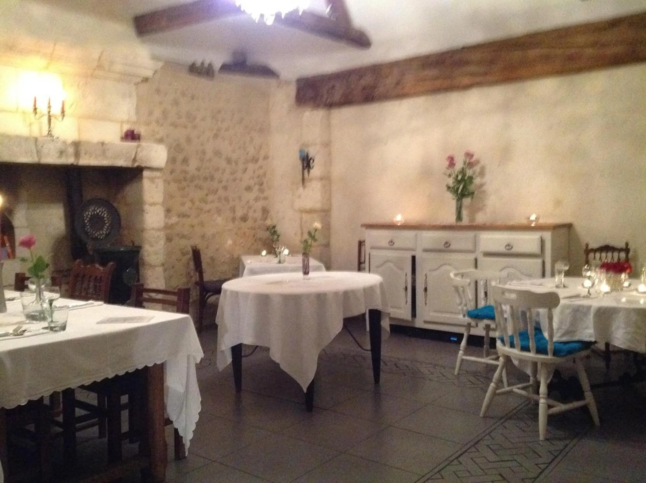 Restaurant/places to eat in Le Chaton Rouge