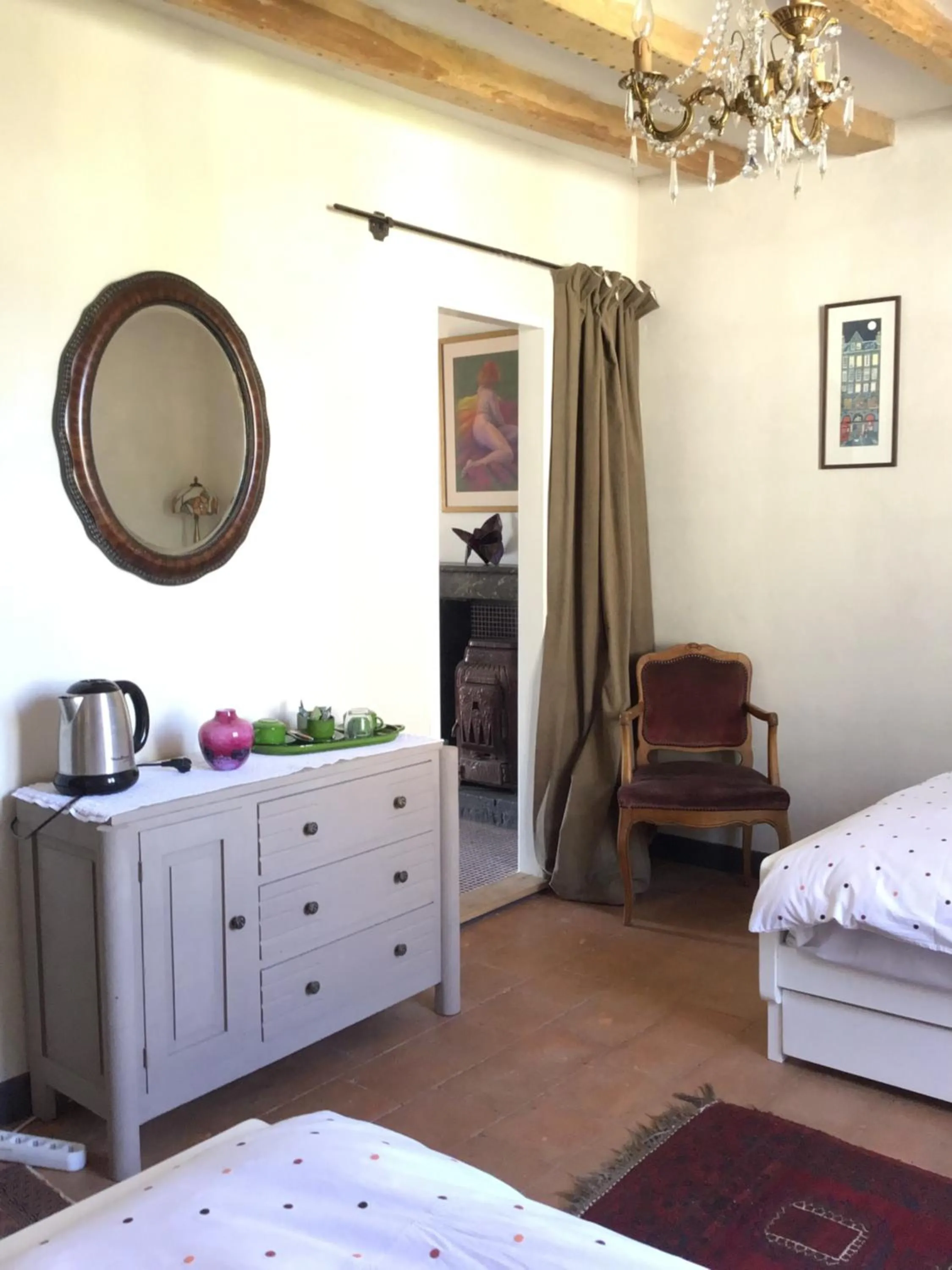 Bathroom, Bed in Le Chaton Rouge