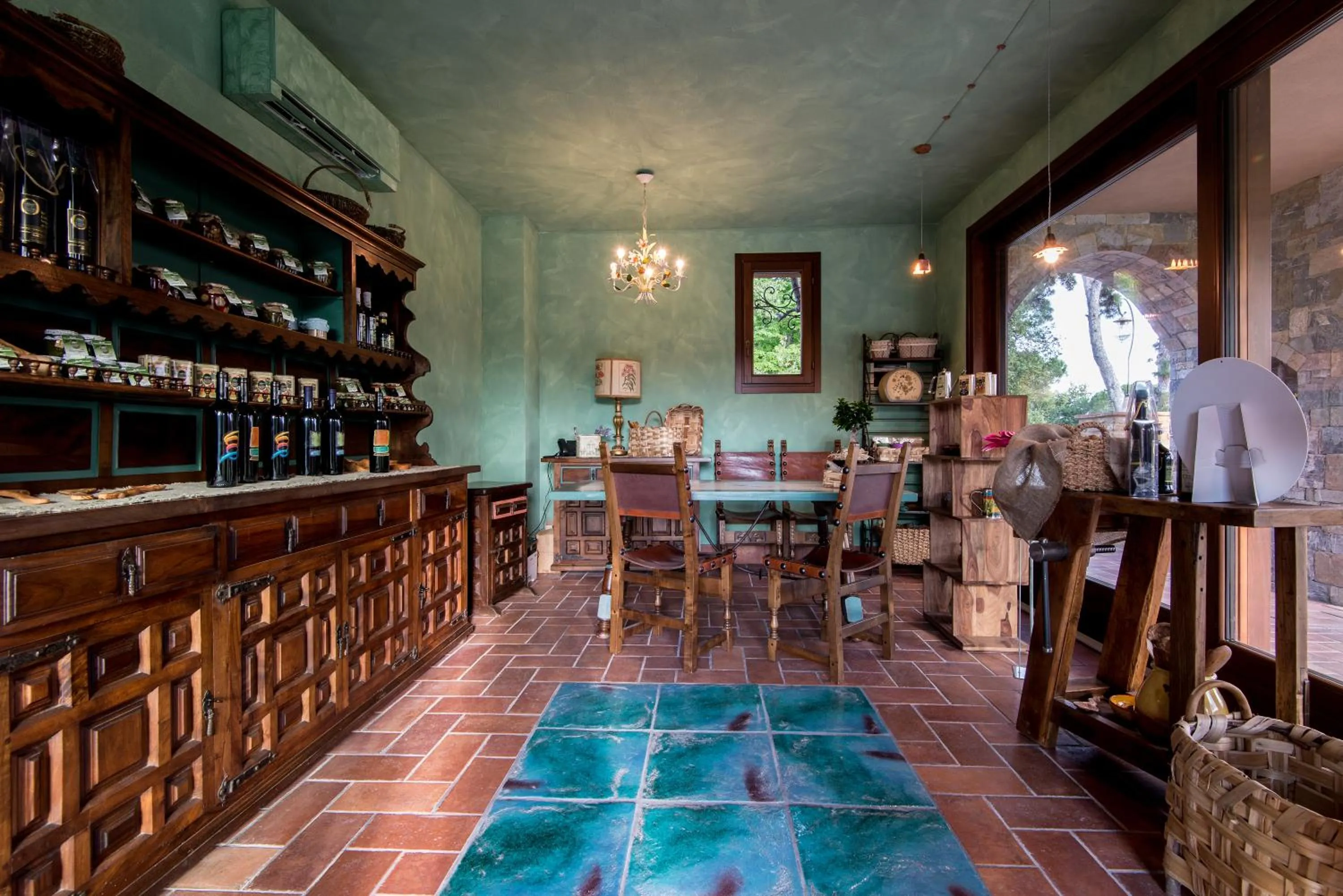 On-site shops in Leonardo Resort