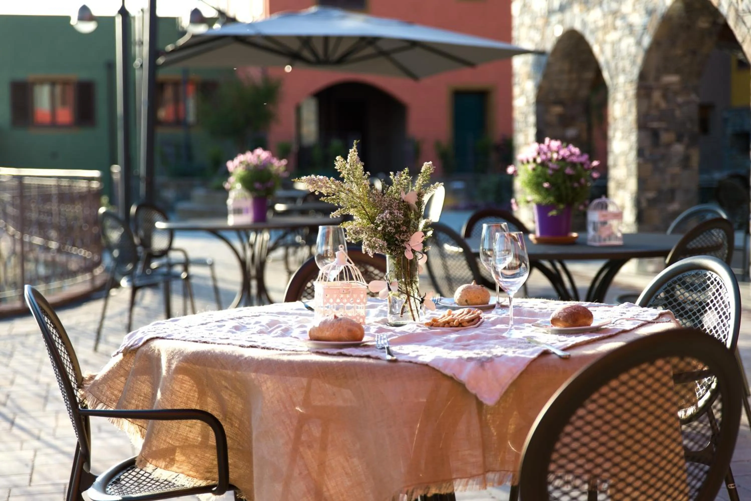 Restaurant/places to eat in Leonardo Resort