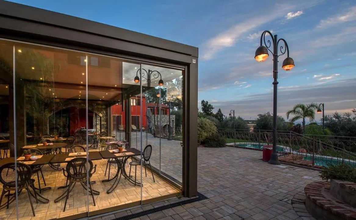 Restaurant/places to eat in Leonardo Resort