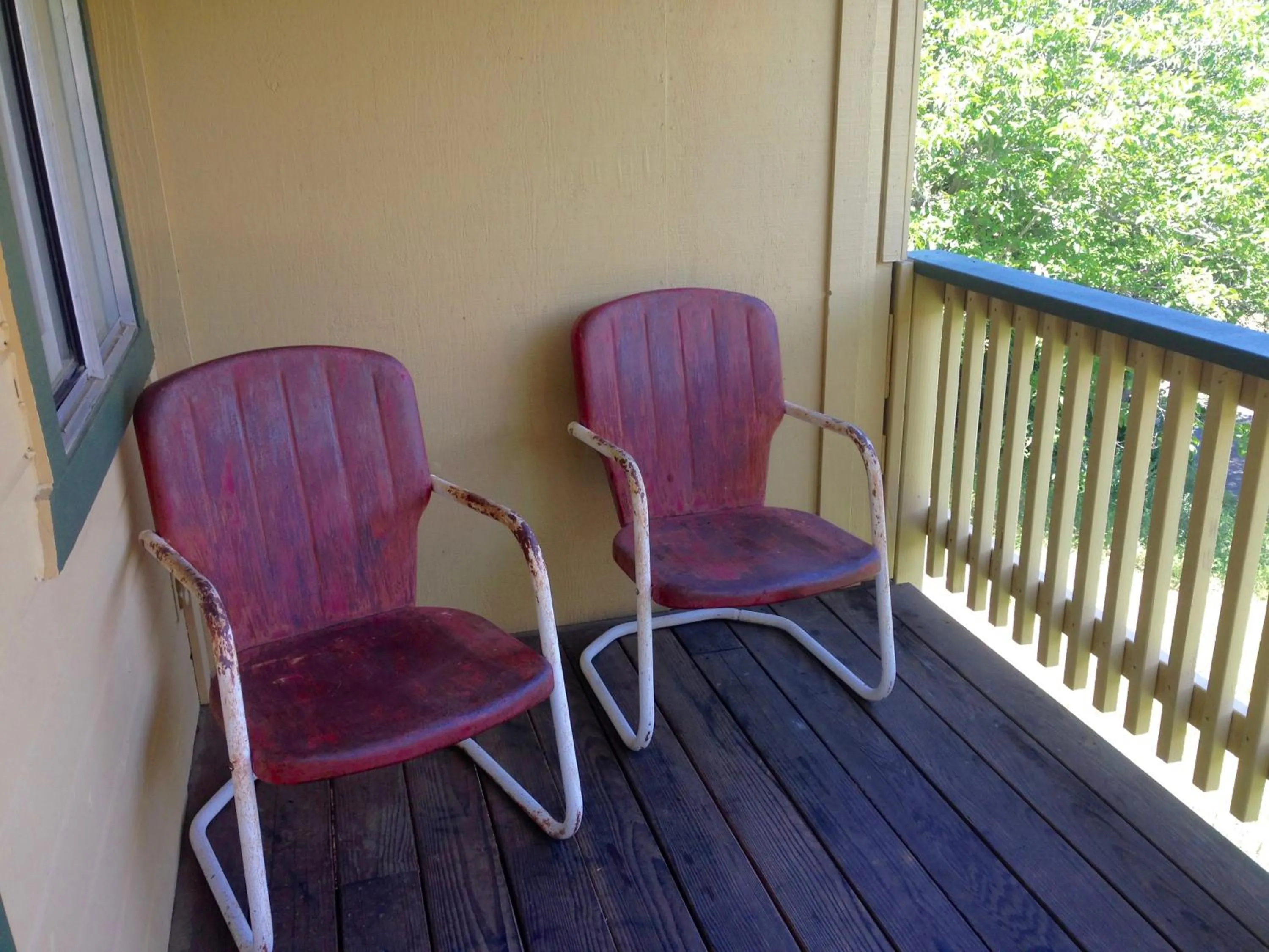 Triple Room with Balcony in Priest Station Cafe & Cabins