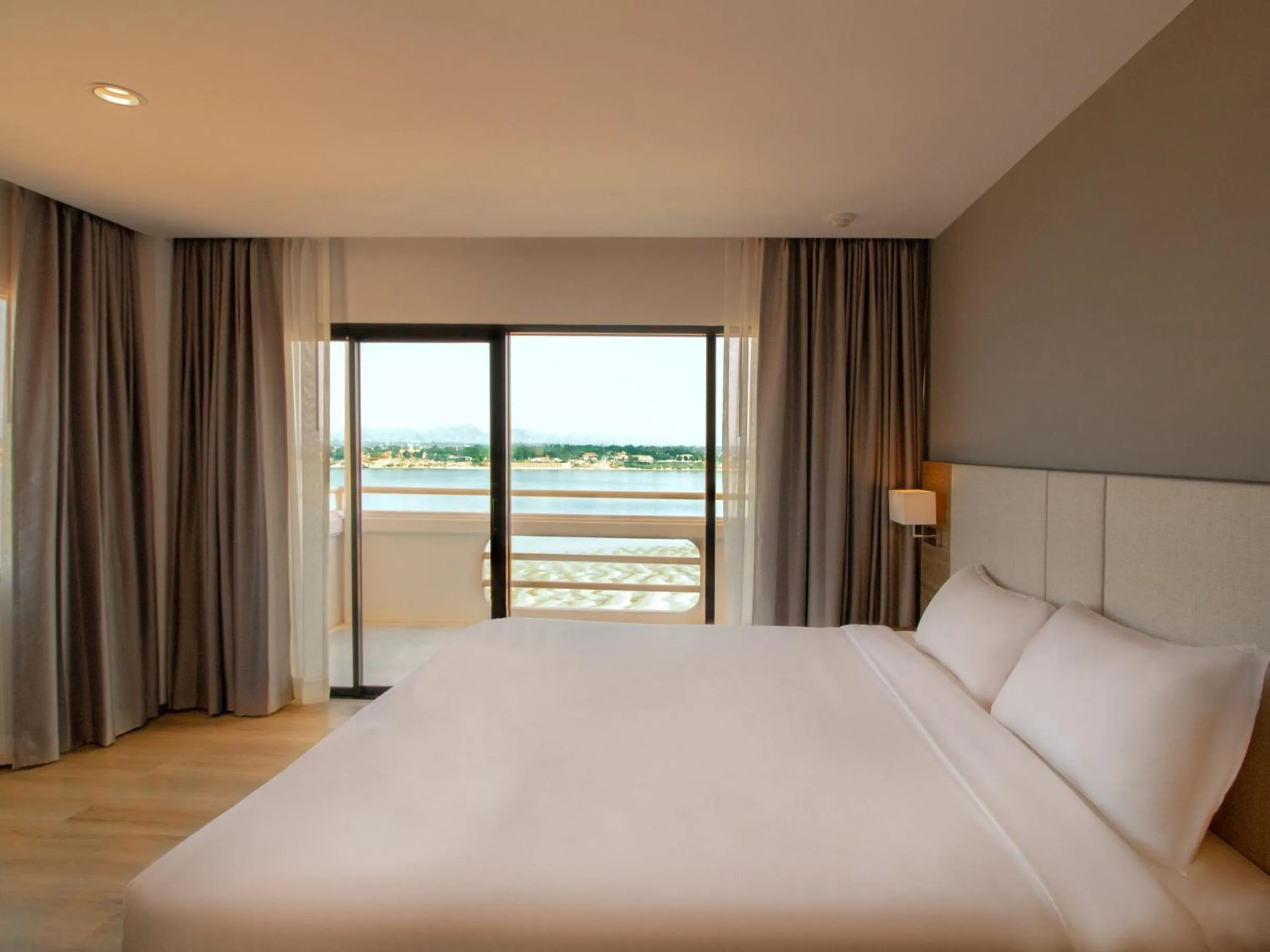 Bed in Fortune View Khong Hotel Nakhon Phanom