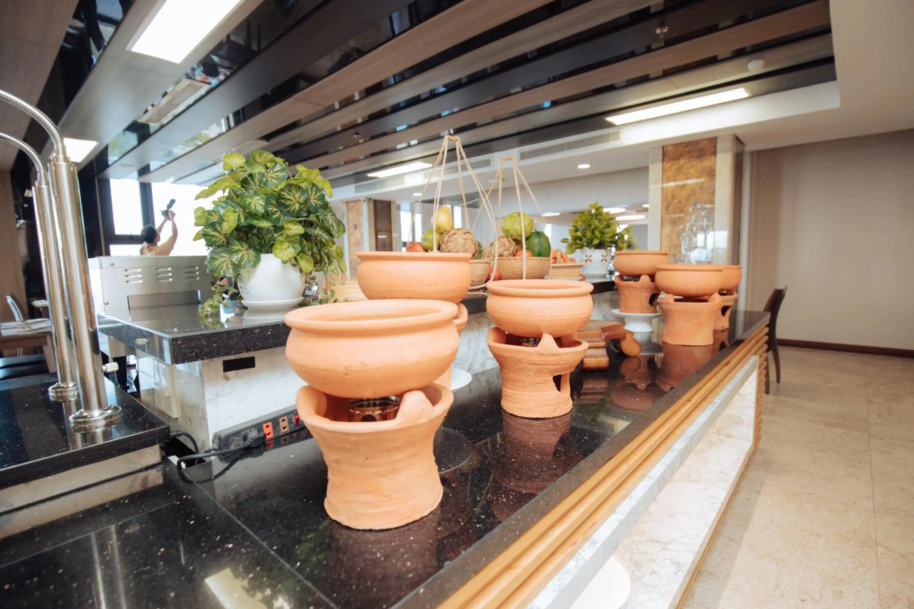 Restaurant/places to eat in Danaciti Hotel