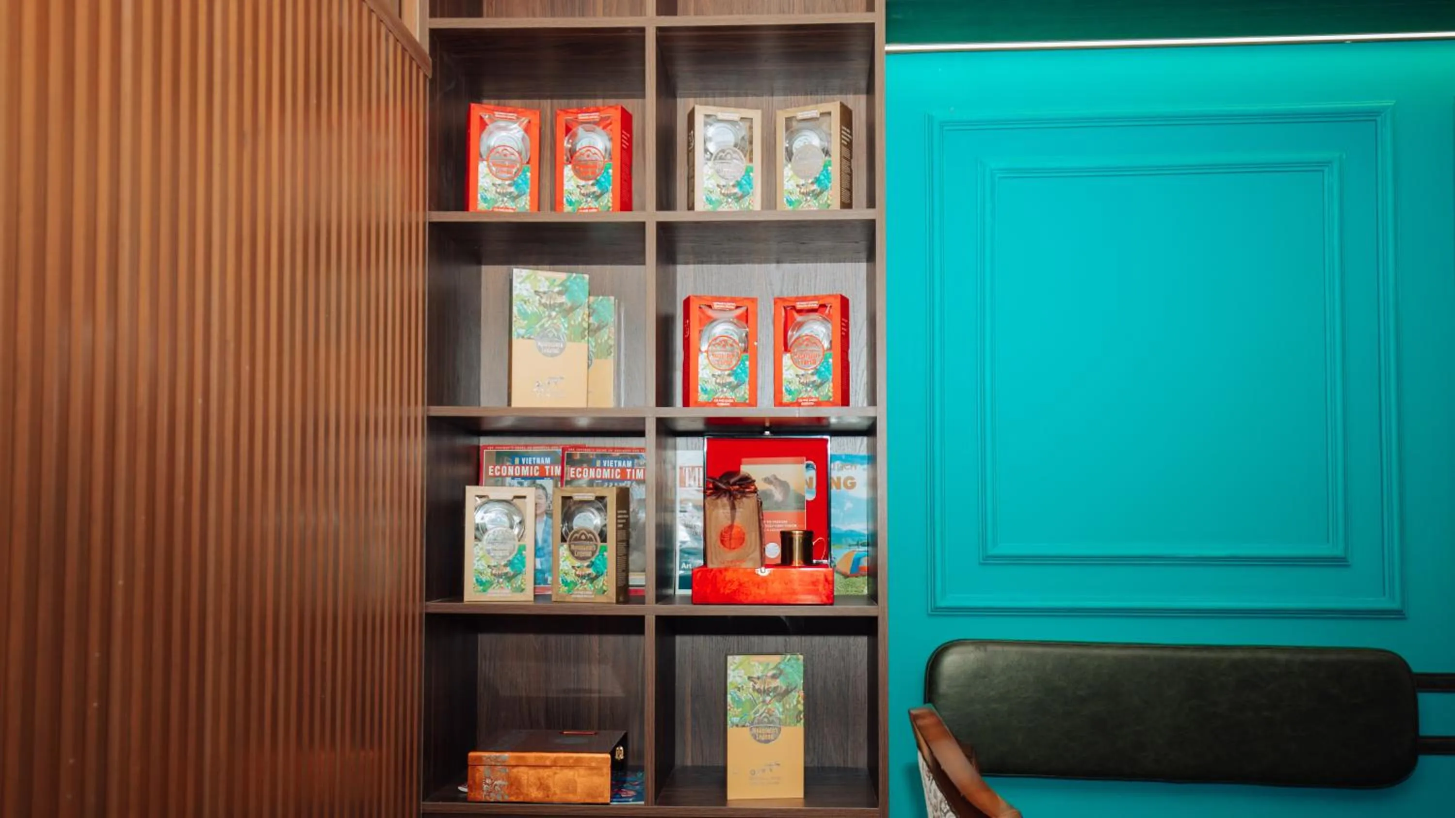 Library in Danaciti Hotel