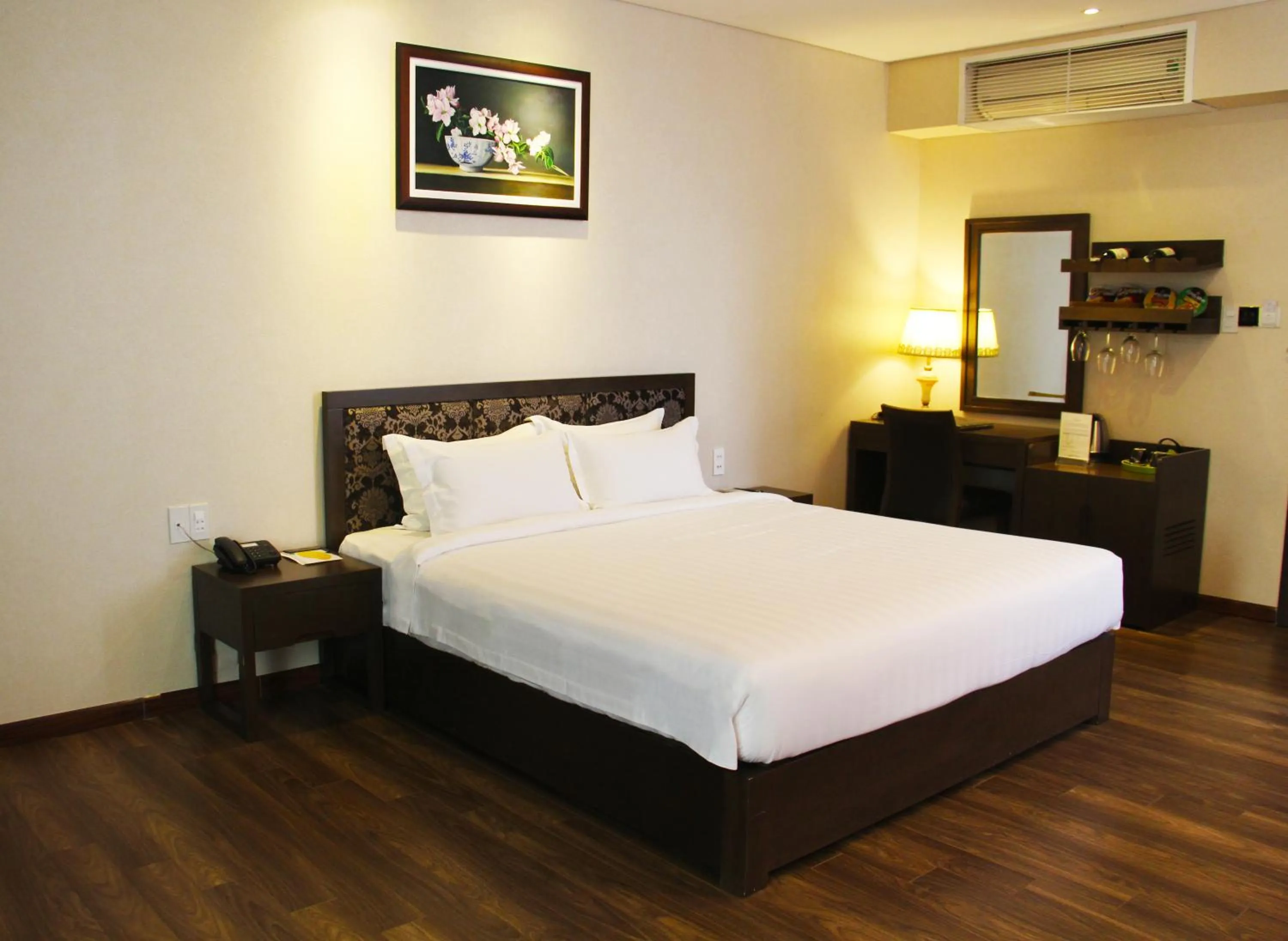 Photo of the whole room, Bed in Danaciti Hotel