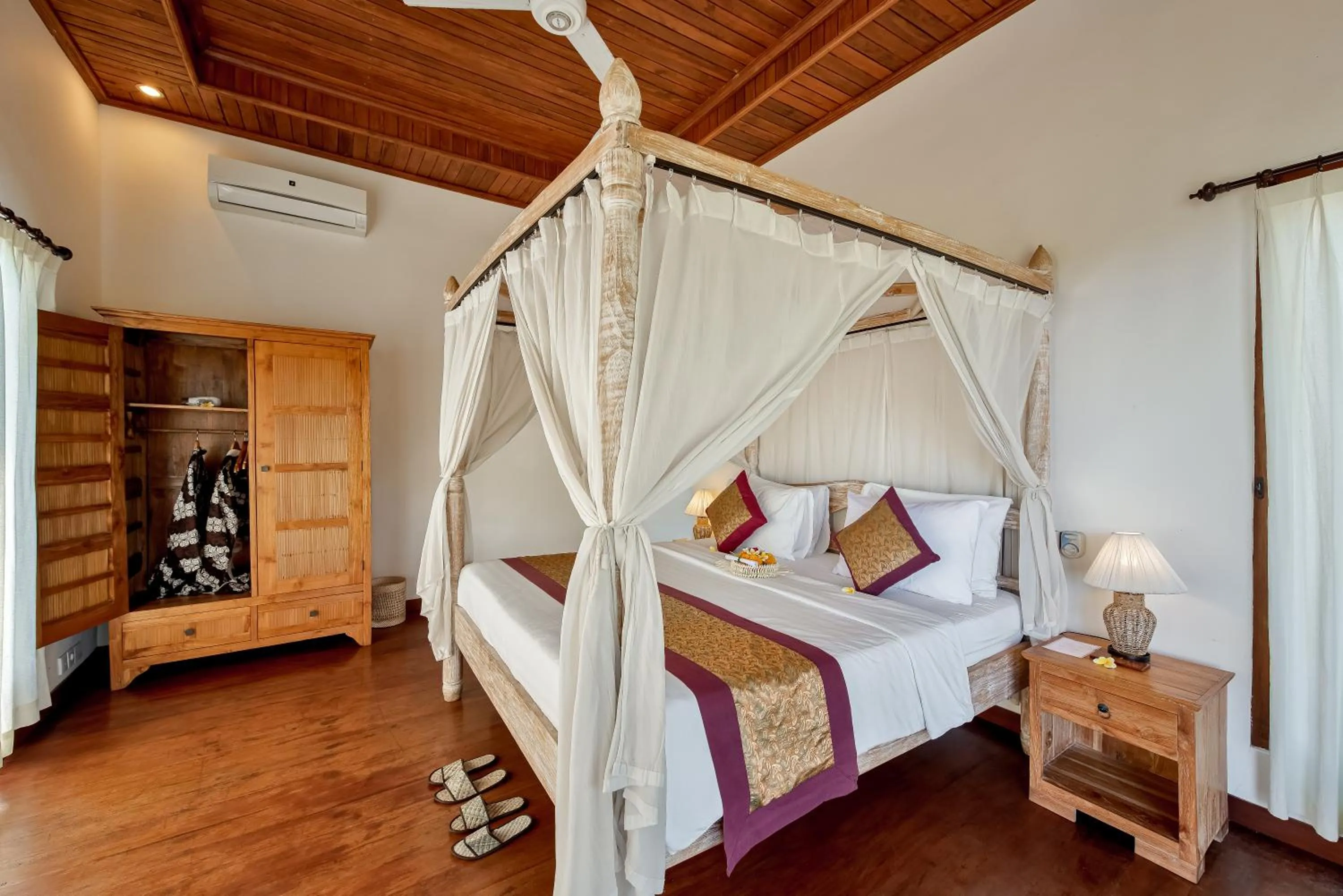 Bed in Santosha Villas & Spa