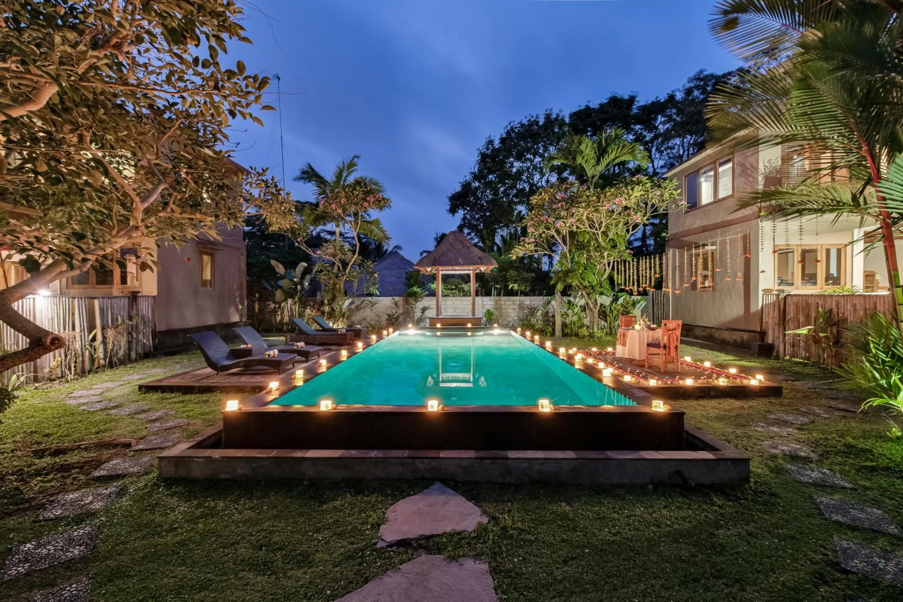 Swimming pool in Santosha Villas & Spa