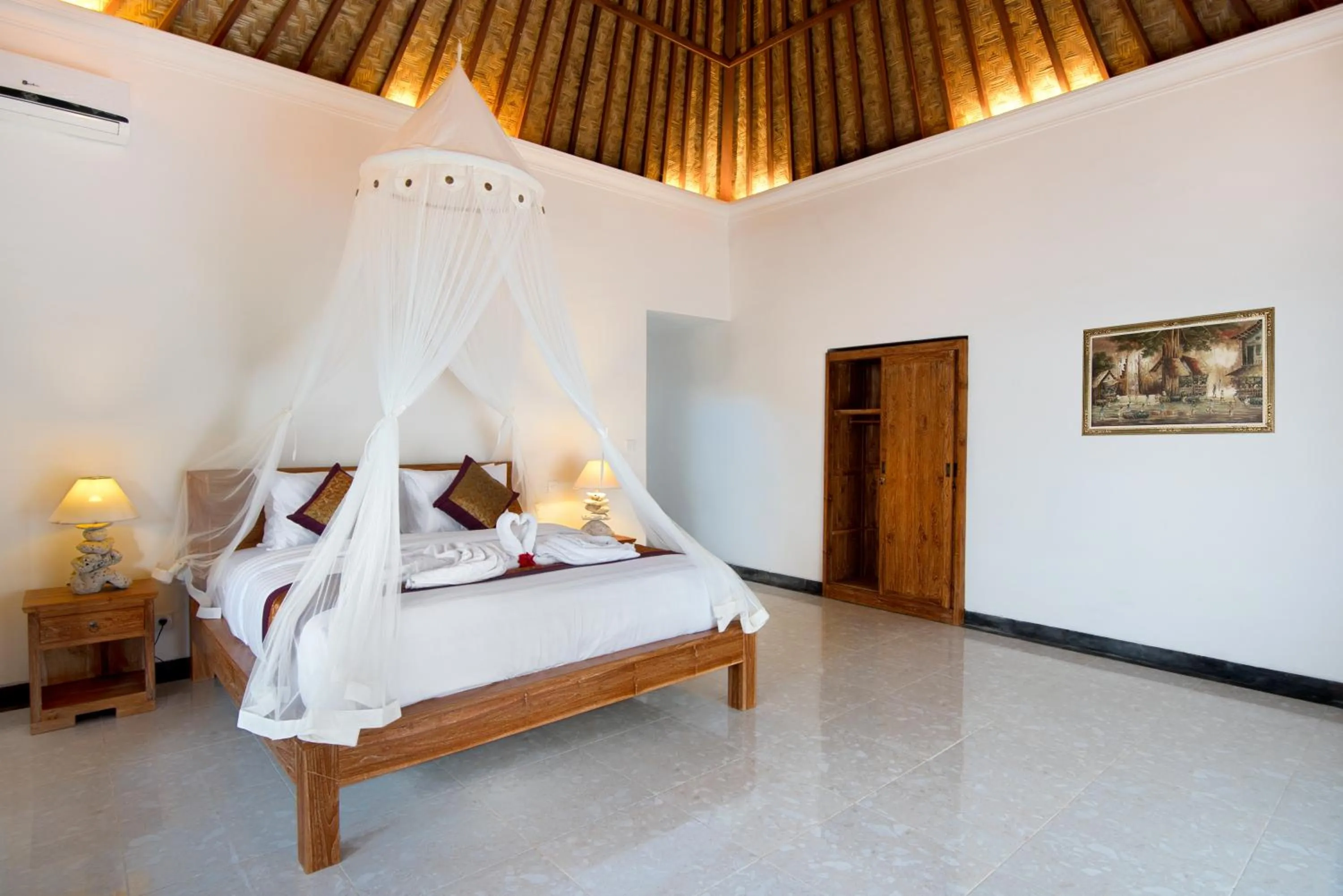 Bed in Santosha Villas & Spa