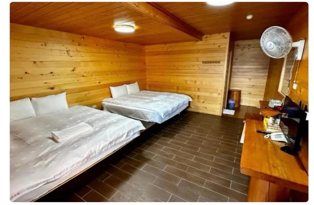 Bed in Dingdai Glass Villa