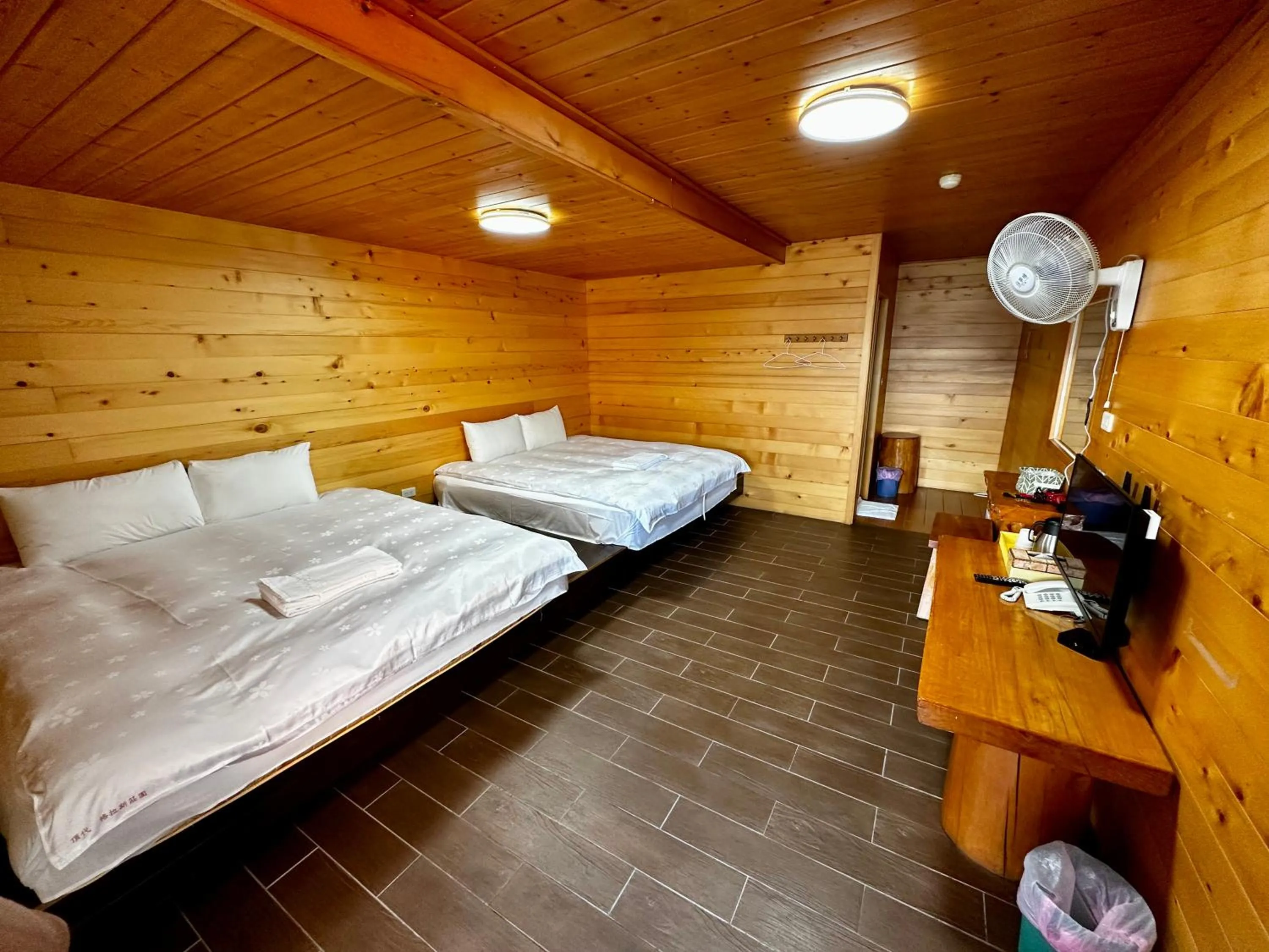 Bed in Dingdai Glass Villa